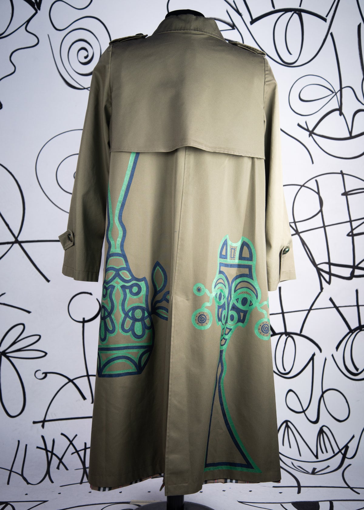 #19 Trench Coat Nino Khaki Vintage Upcycled by Josua Carvalho
