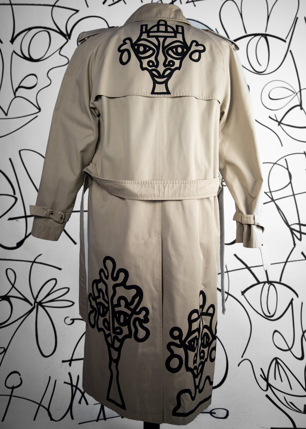 #23 Trench Coat Style Burberry avec Ceinture Vintage Upcycled by Josua Carvalho