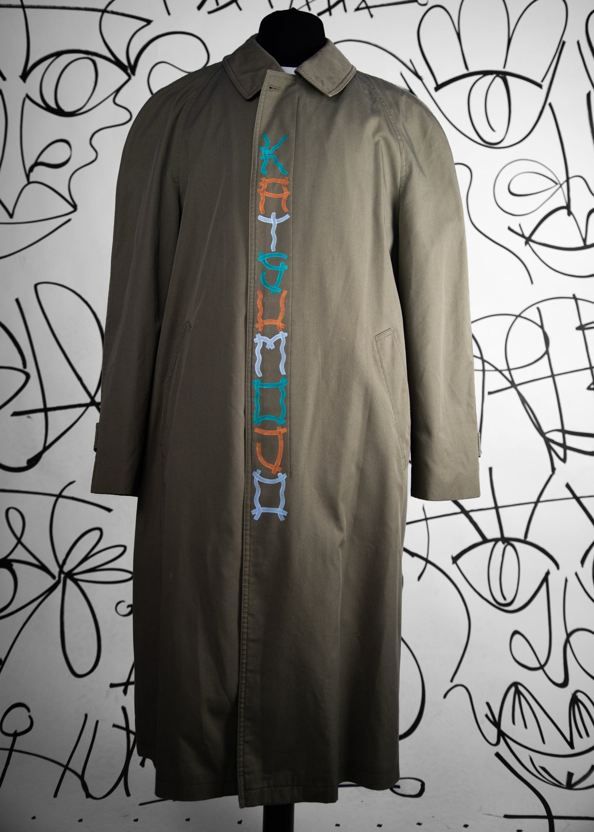 #24 Trench Coat Khaki Vintage Upcycled by Josua Carvalho