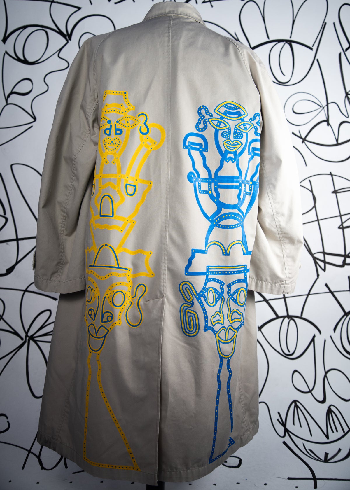 #25 Trench Coat Beige Vintage Upcycled by Josua Carvalho
