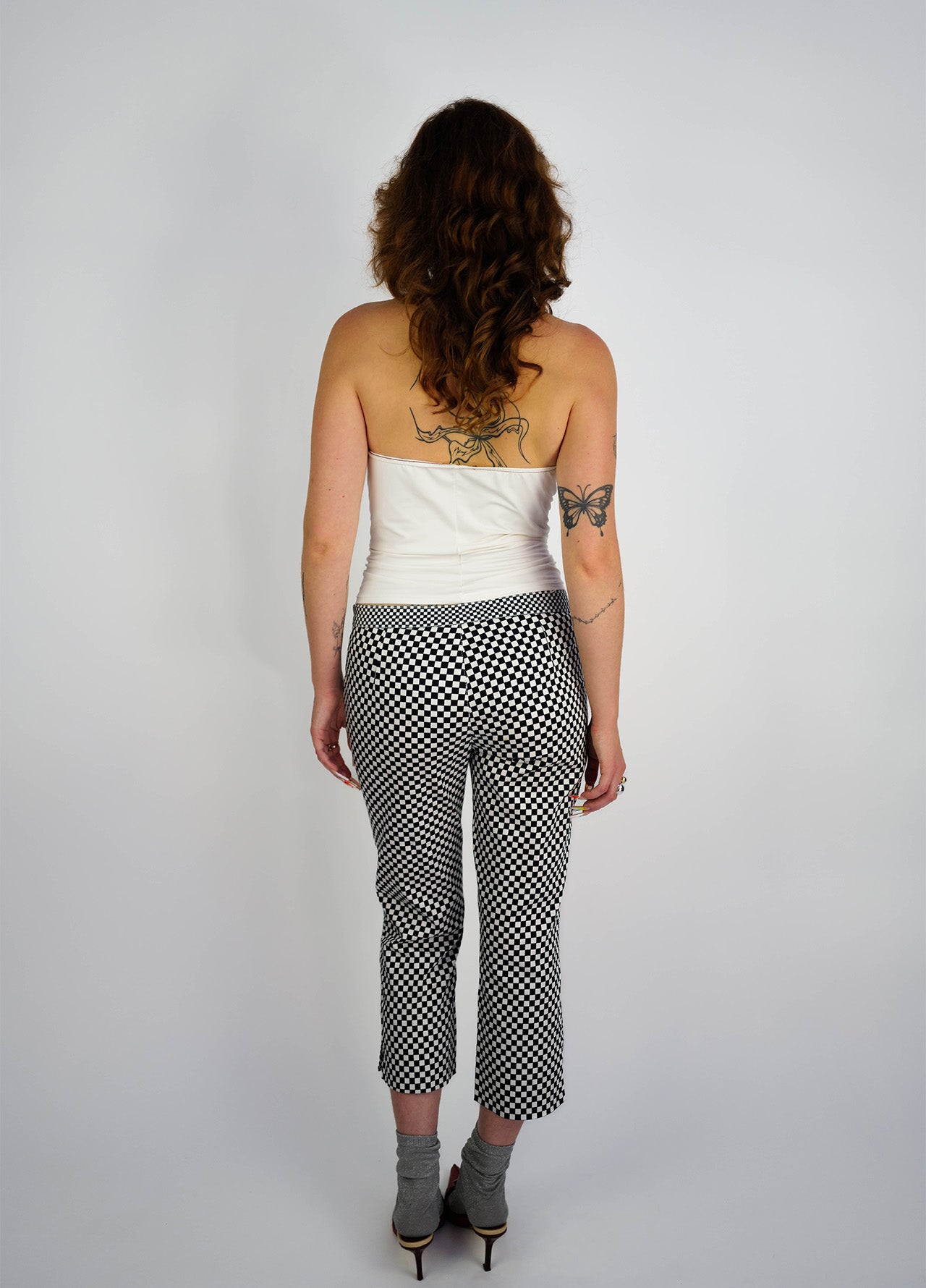 Capri-Moschino-Carreaux-blanc-Gris-Noir-Vintage-05