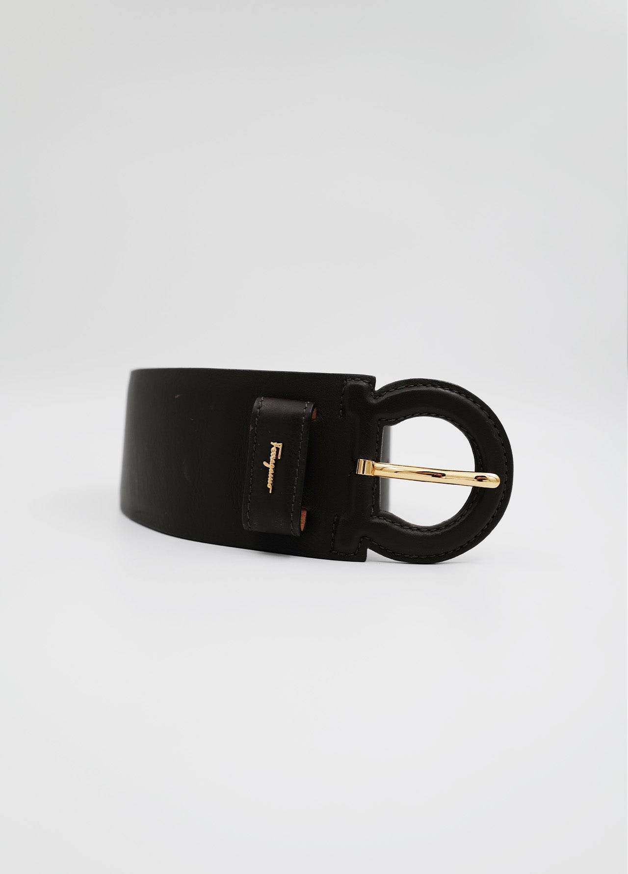 Ceinture-Ferragamo-doré-cuir-noir-01