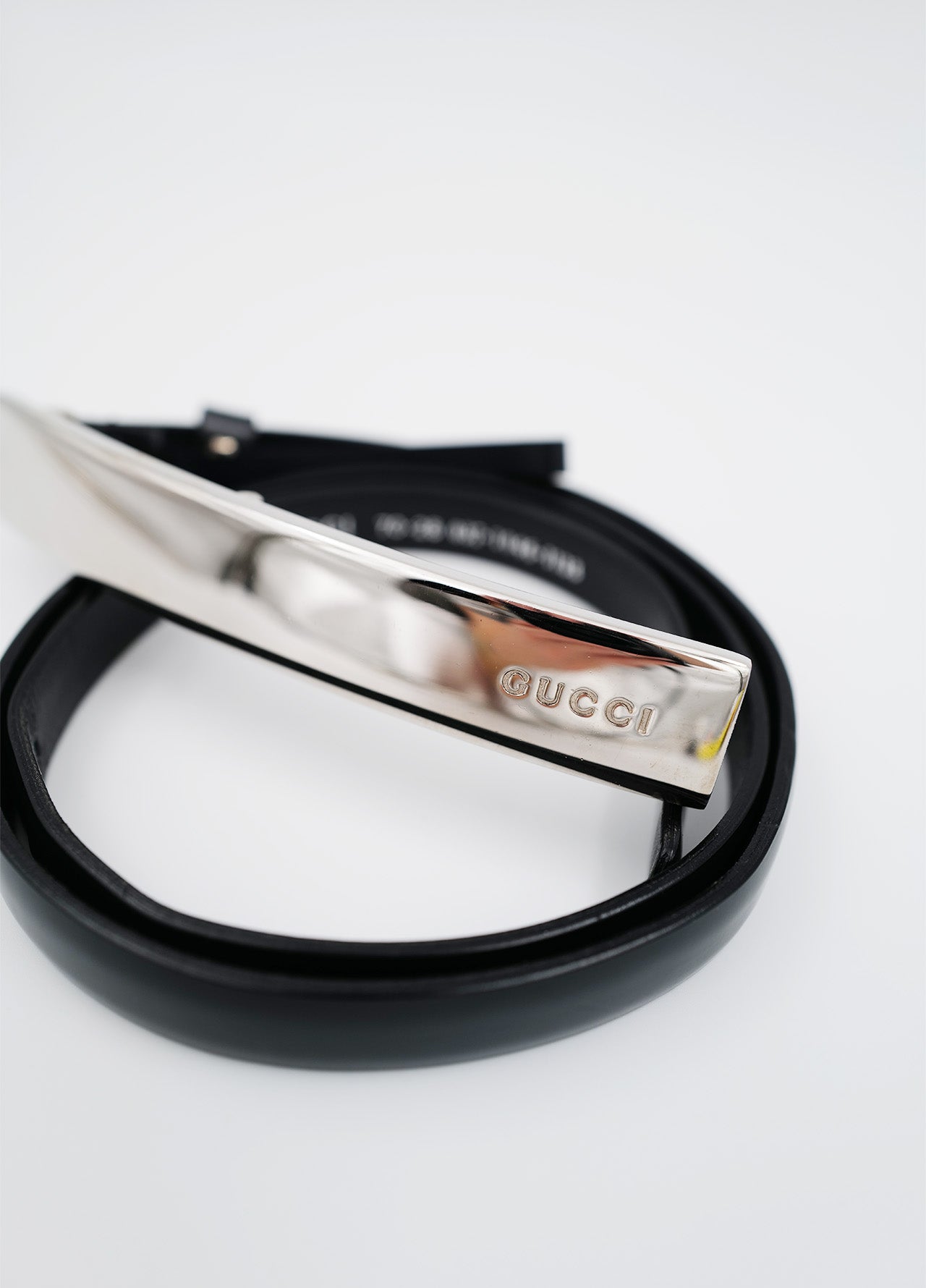 Ceinture-Gucci-Boucle-Argent-Longue-02