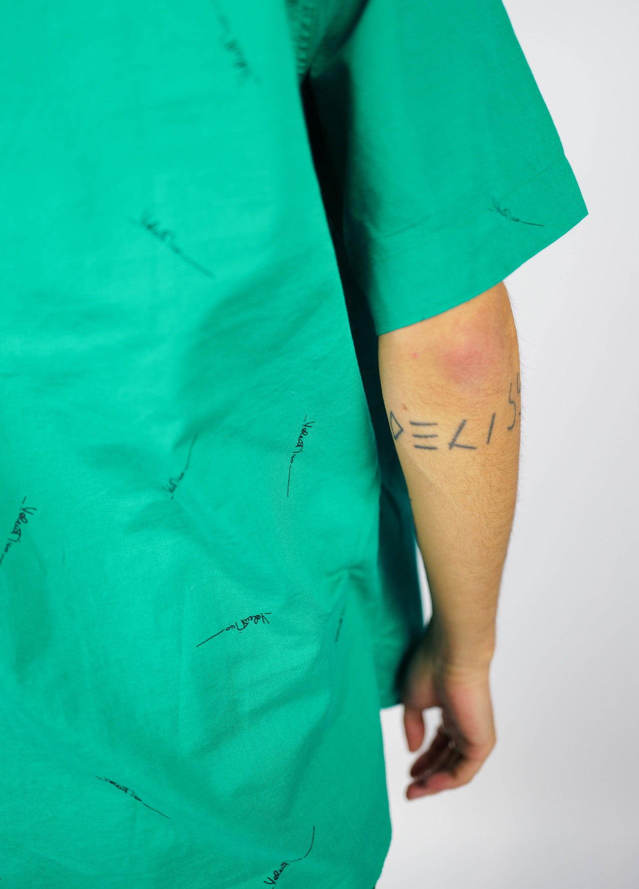 Chemise-Valentino-Vintage-circa-80-green-vert-motifs-manchecourte-04