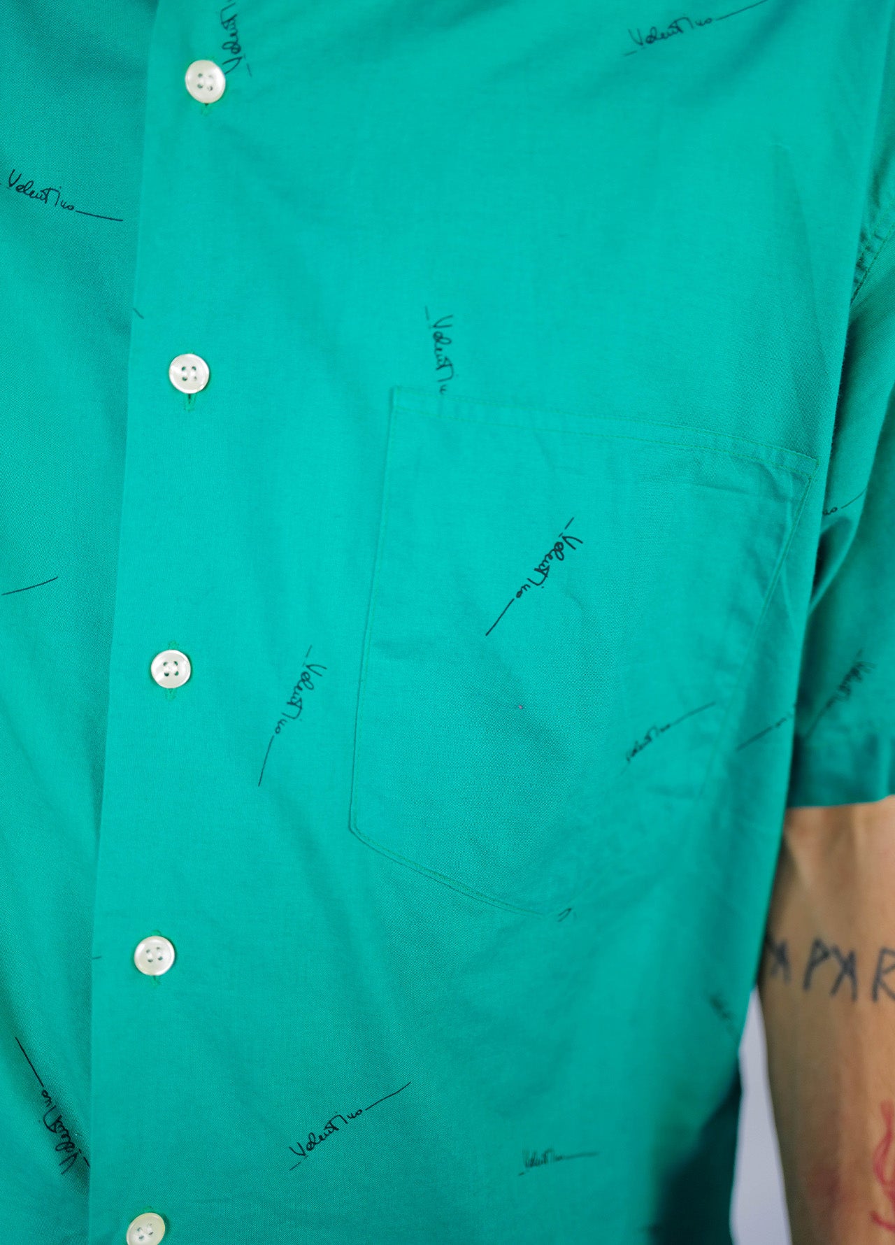 Chemise-Valentino-Vintage-green-vert-motifs-manchecourte-07