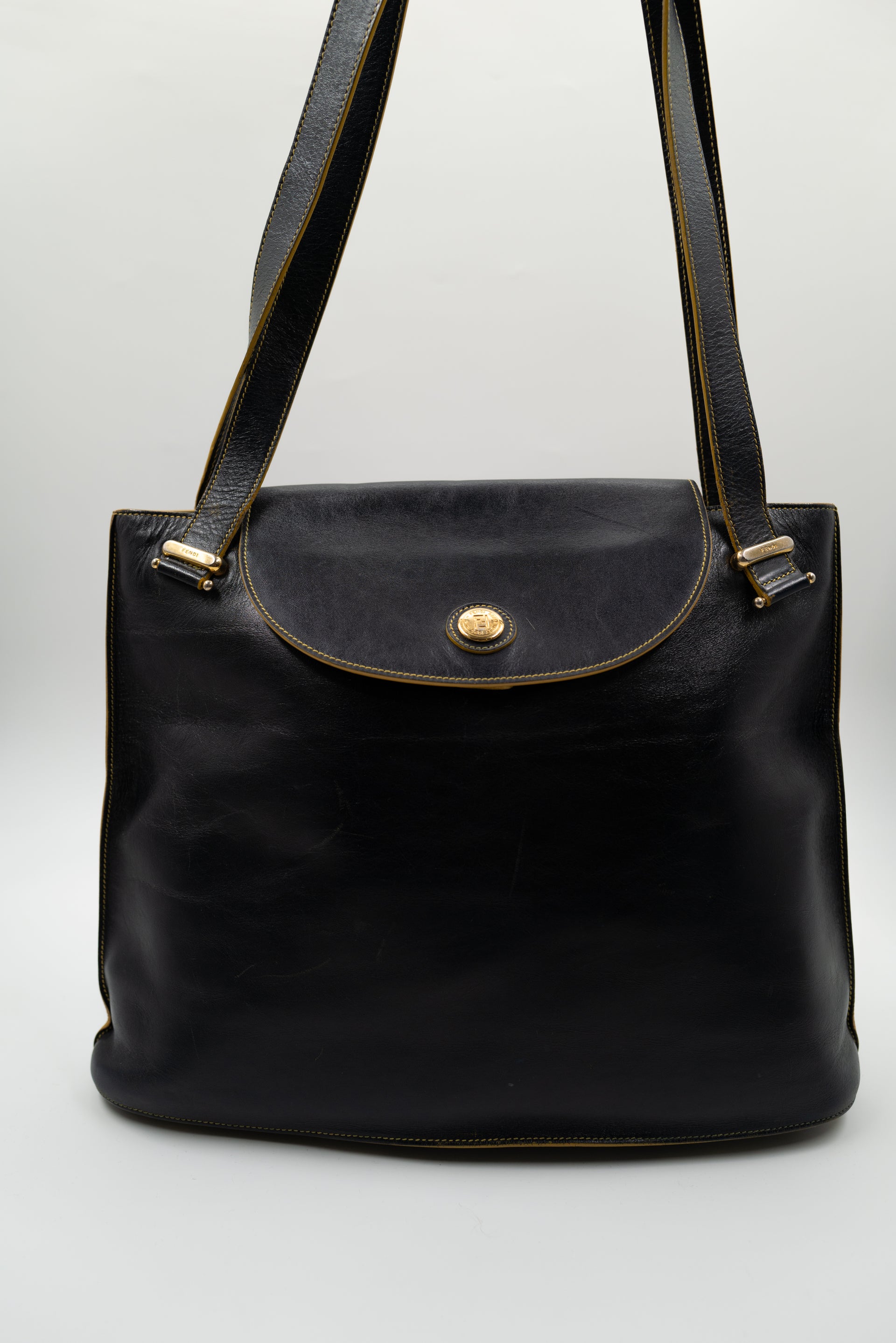 Fendi-Shoulder-Bag-Leather-Cuir-Black-Noir-Vintage-01
