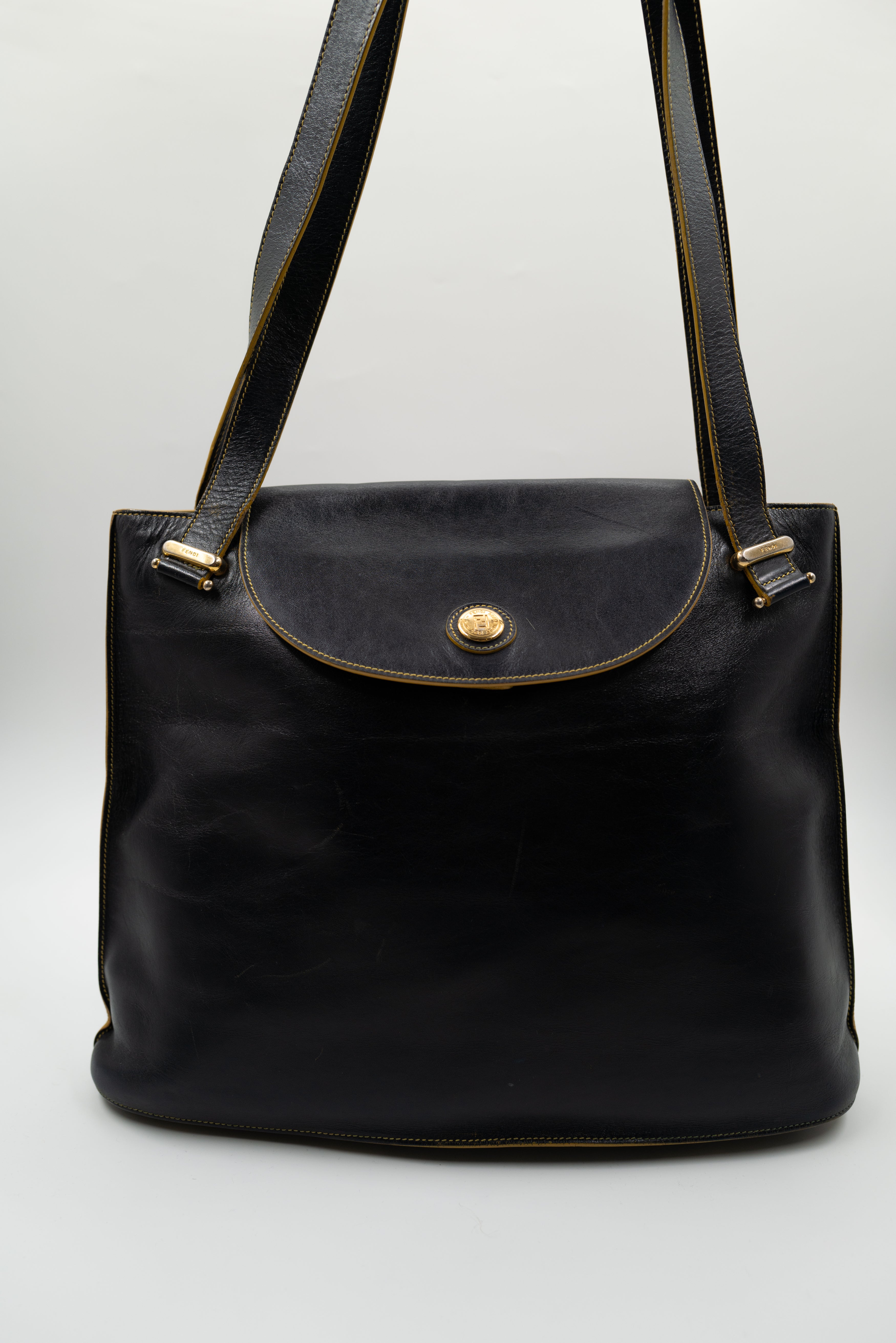 Fendi-Shoulder-Bag-Leather-Cuir-Black-Noir-Vintage-01
