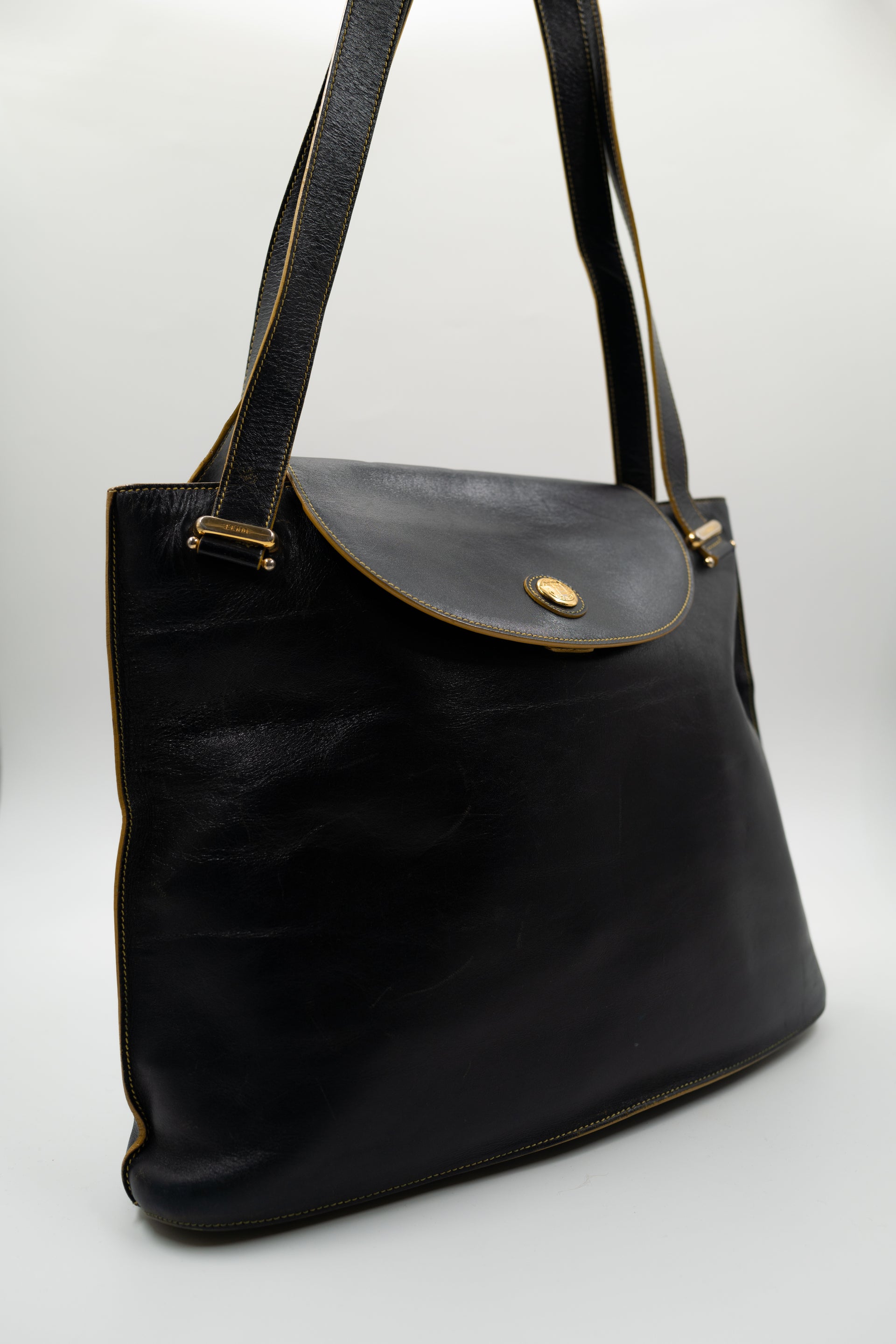 Fendi-Shoulder-Bag-Leather-Cuir-Black-Noir-Vintage-02