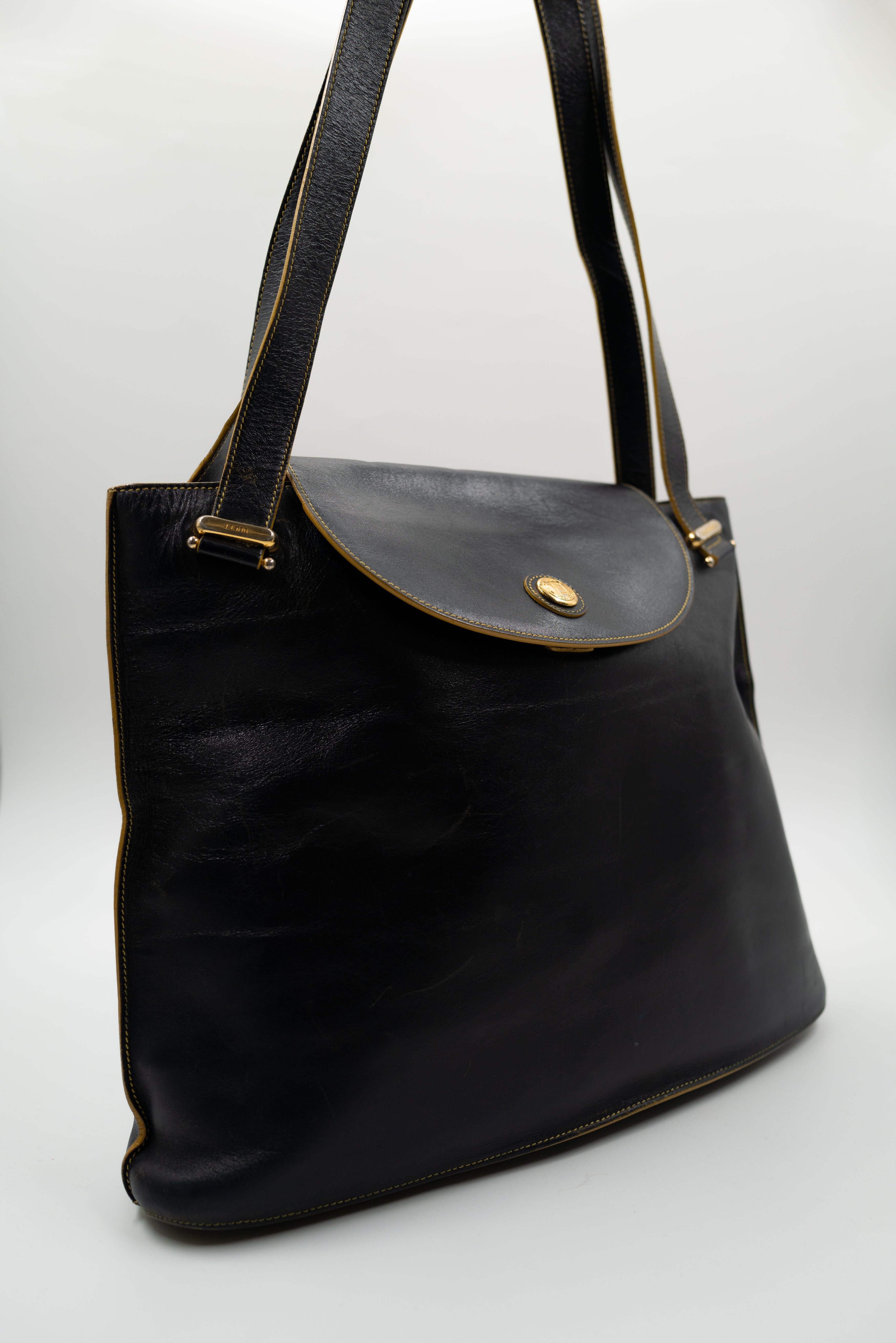 Fendi-Shoulder-Bag-Leather-Cuir-Black-Noir-Vintage-02