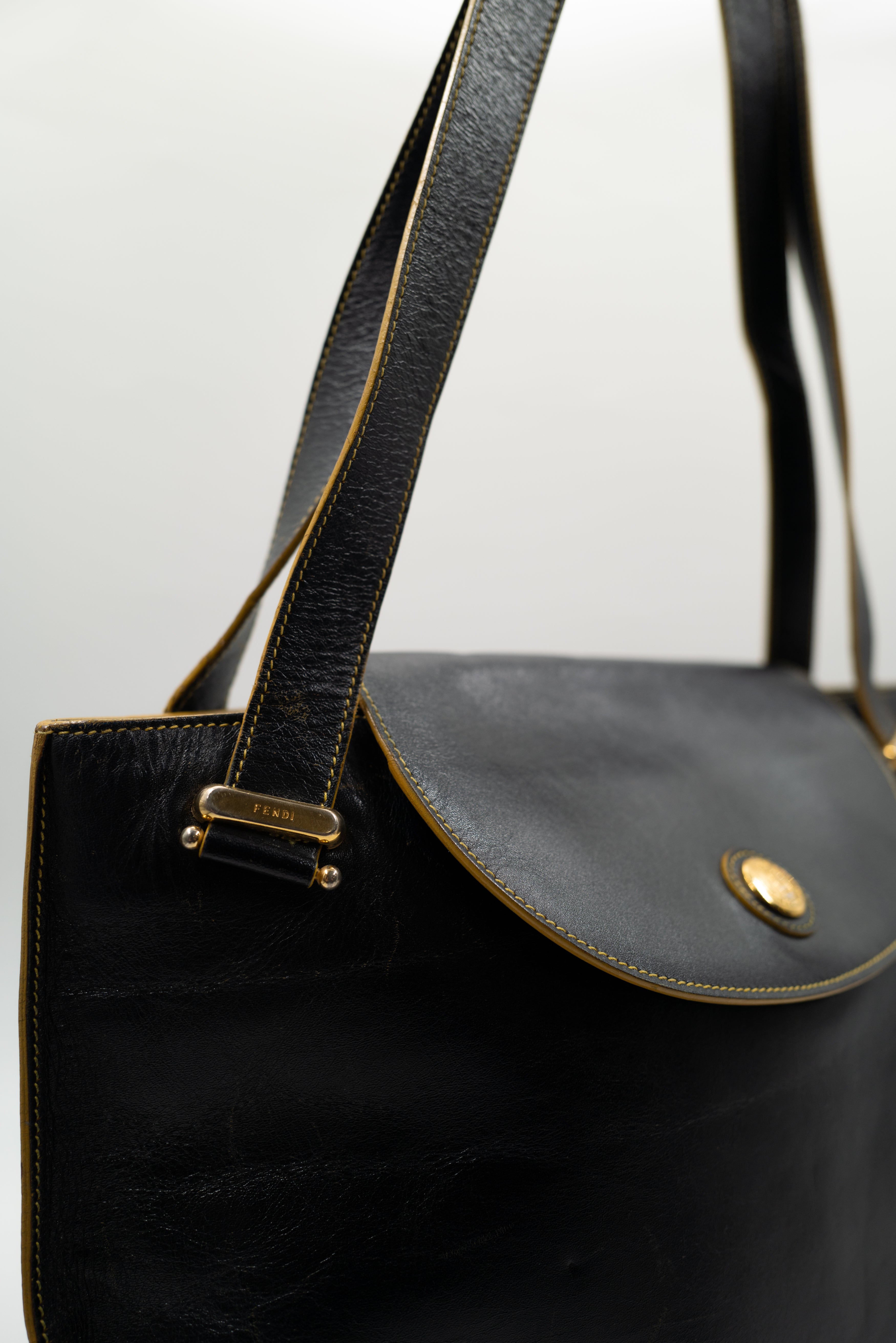 Fendi-Shoulder-Bag-Leather-Cuir-Black-Noir-Vintage-04