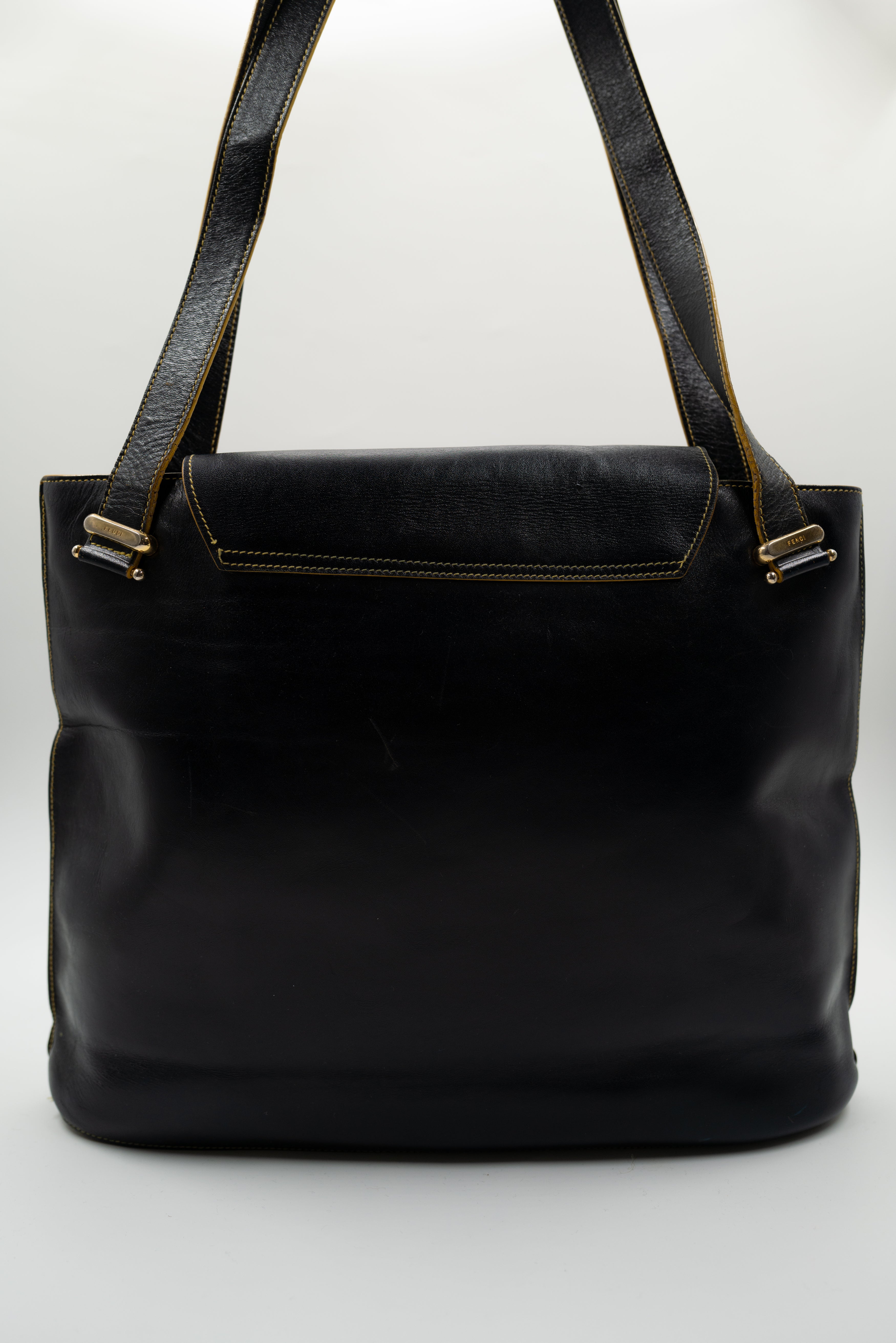 Fendi-Shoulder-Bag-Leather-Cuir-Black-Noir-Vintage-05