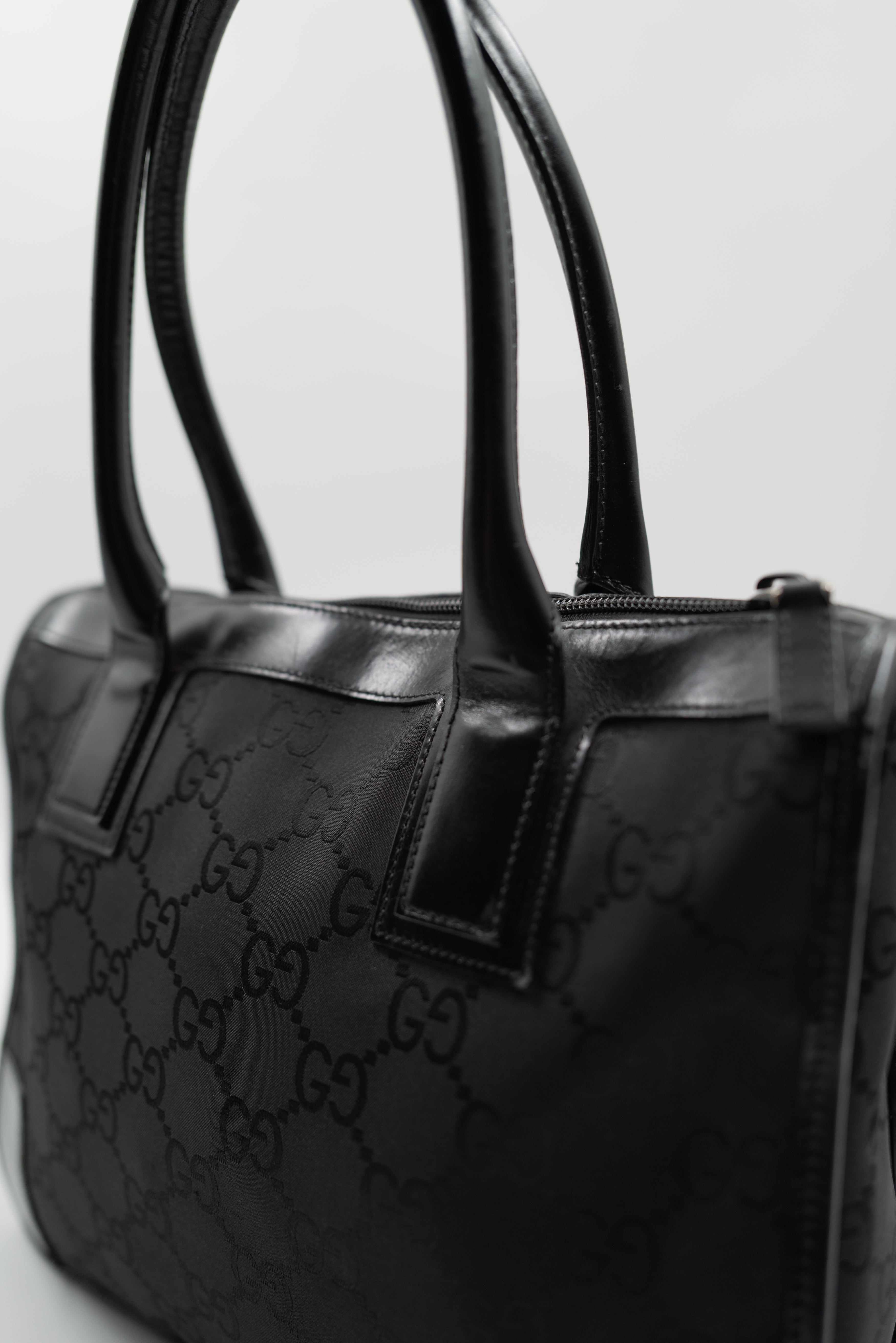GUCCI-VINTAGE-90S-BAG-HANDBAG-SACAMAIN-TOILE-CANVAS-BLACK-NOIR-03