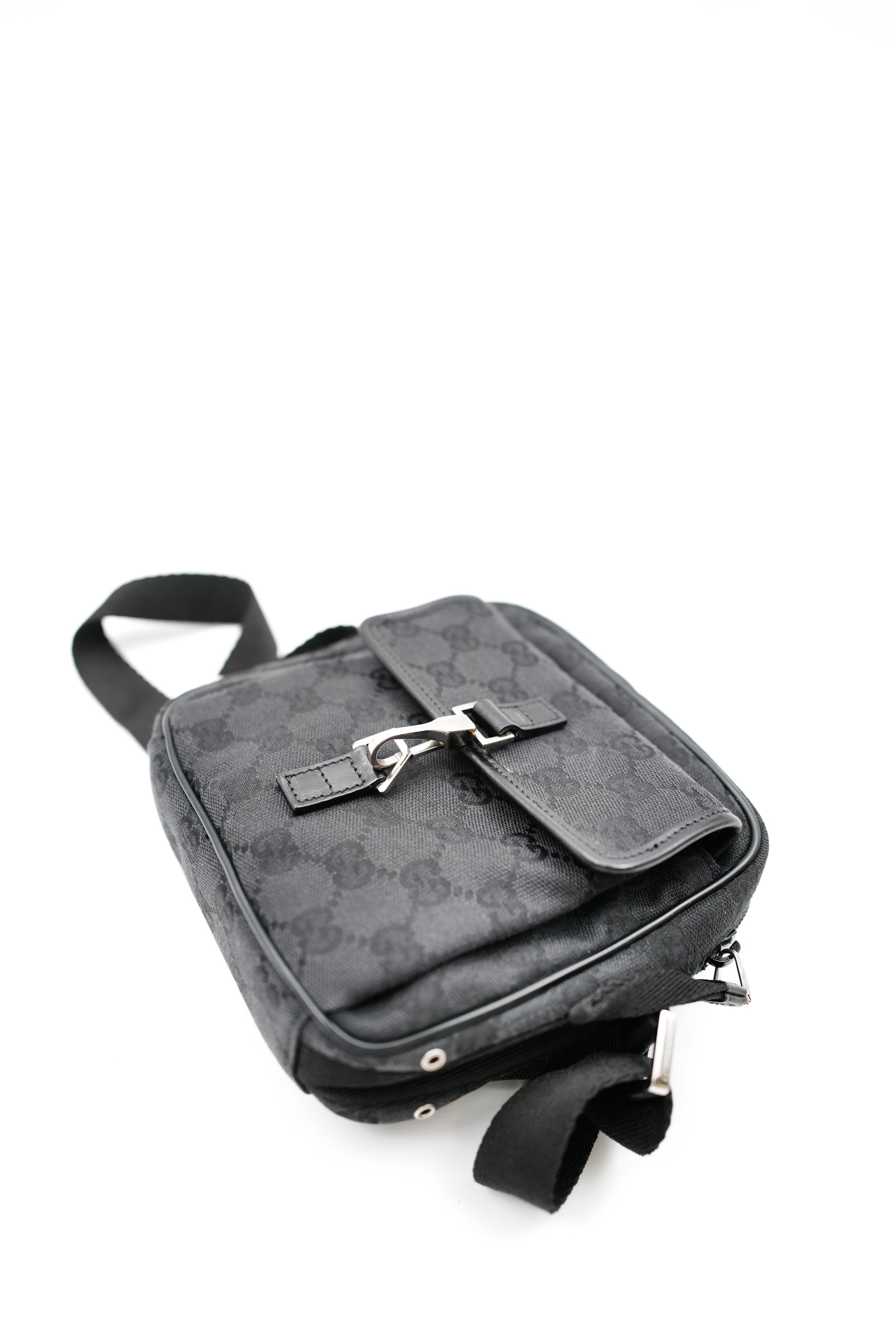 GUCCI_SHOULDER_BAG_GG_CANVAS_VINTAGE_90S_04