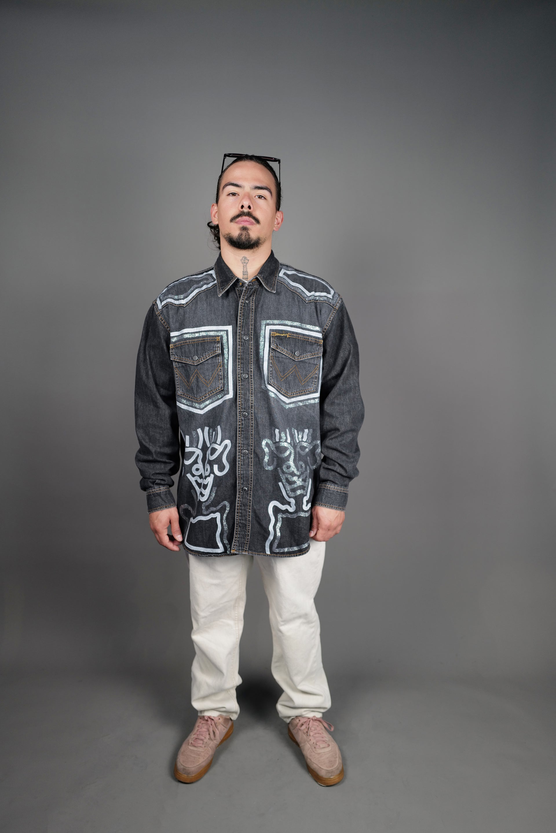 Chemise Denim Noire Vintage Upcycled by Josua Carvalho