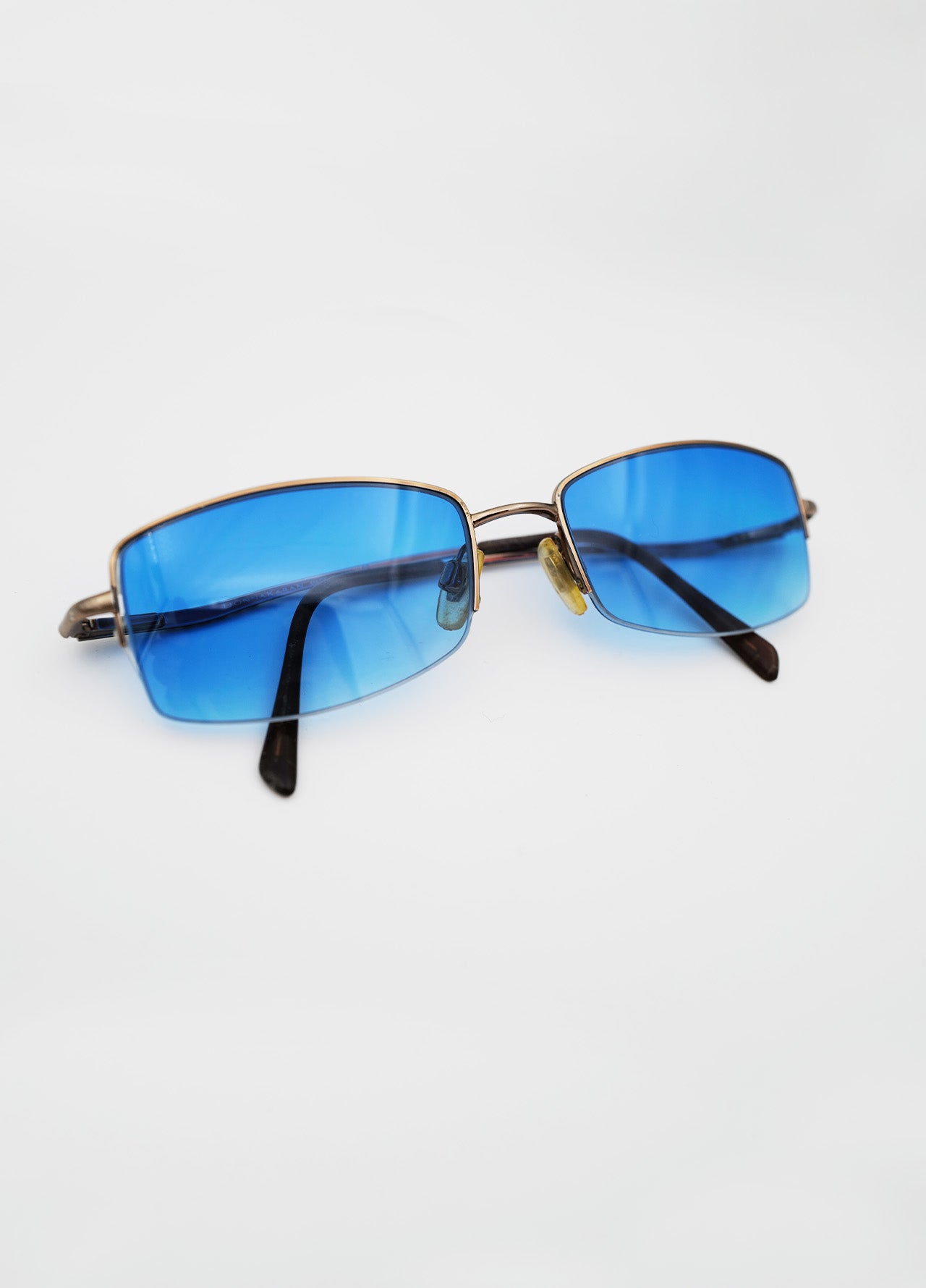 Lunette-solaire-sunglass-DKNY-reworked-vintage-blue-1