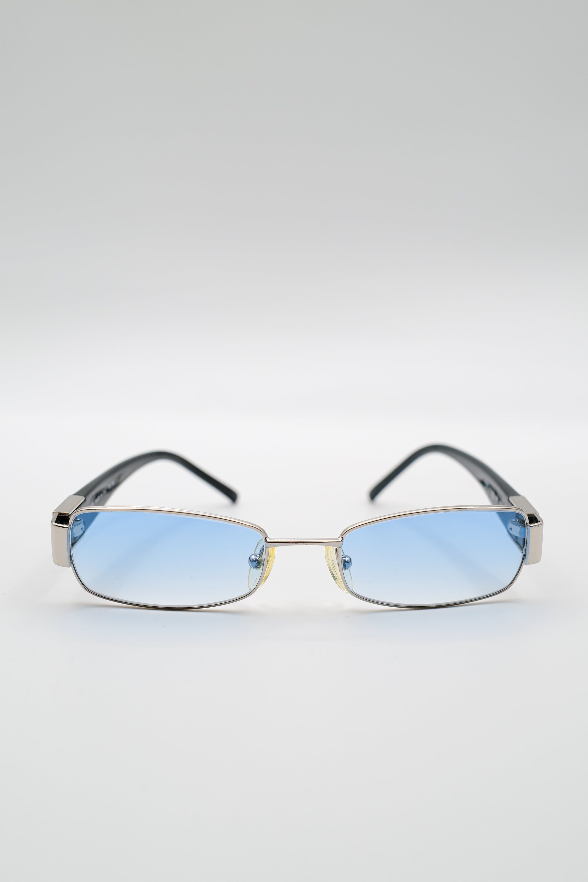 Lunette_Fendi_cadre-argente_verreBleuciel_reworked-001