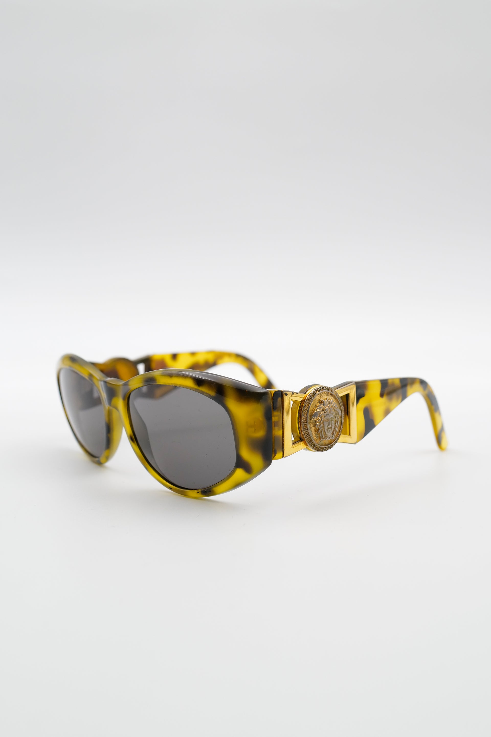 Lunette_GianniVersace_cadrejauneetnoir_verrenoir_001