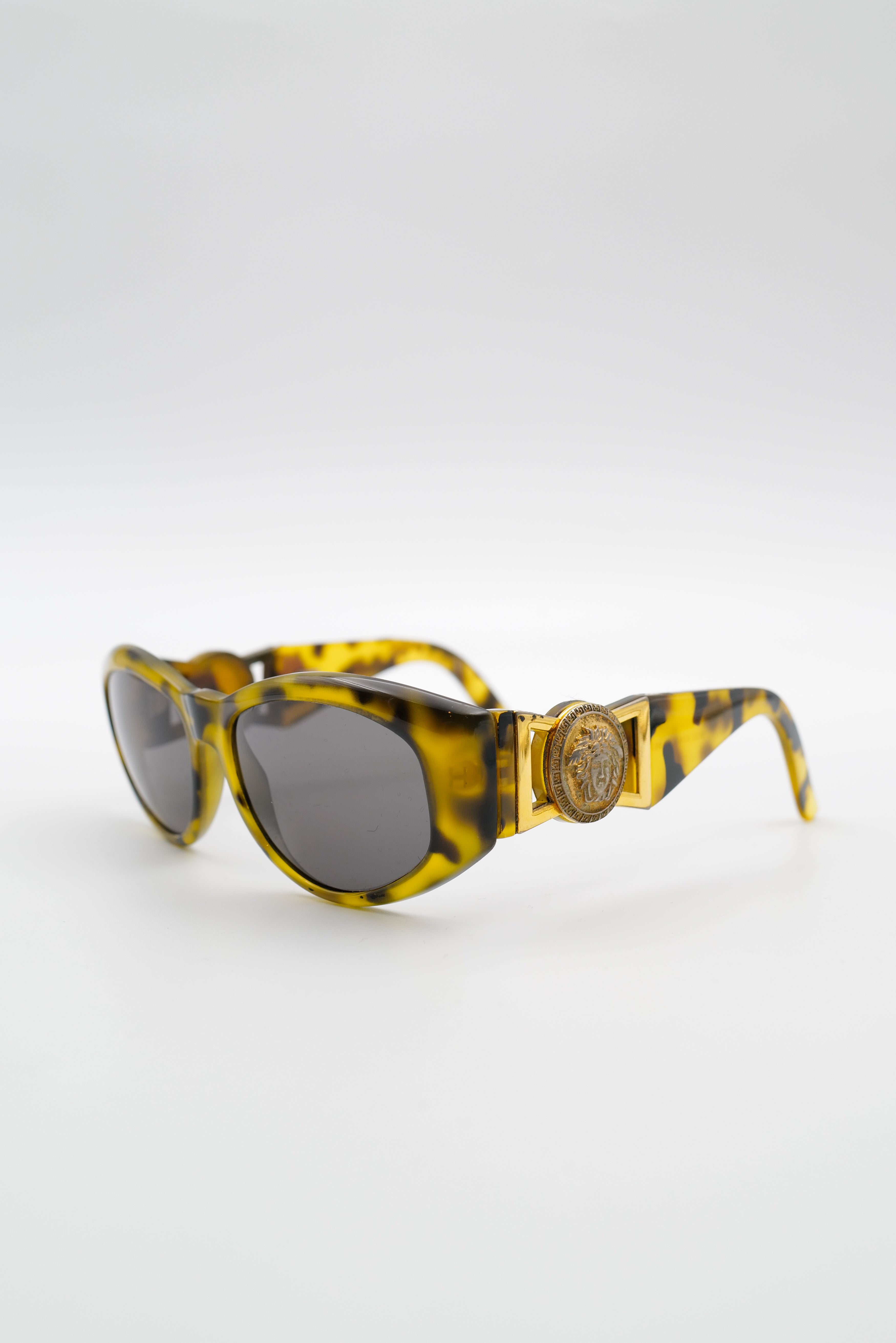Lunette_GianniVersace_cadrejauneetnoir_verrenoir_001