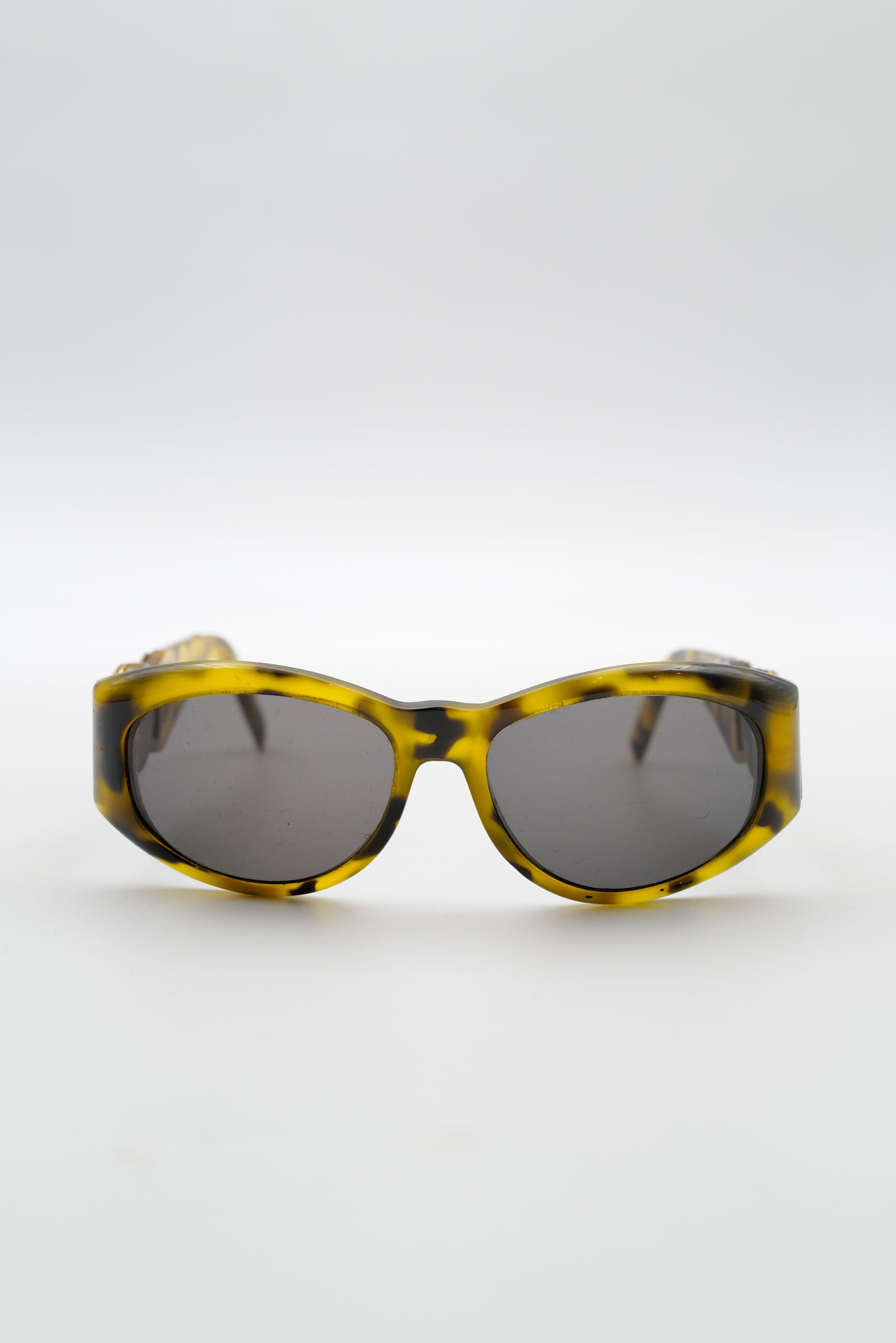 Lunette_GianniVersace_cadrejauneetnoir_verrenoir_002
