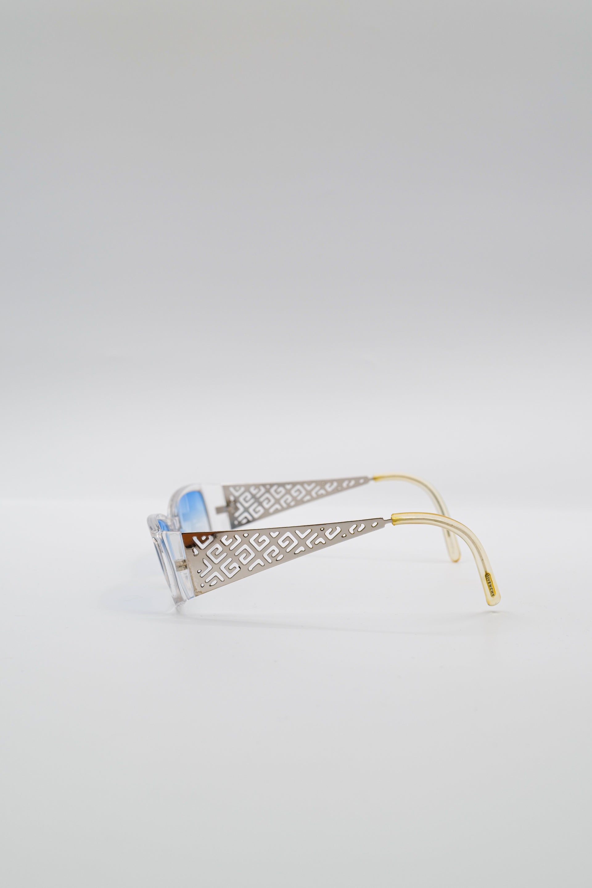 Lunette_Givenchy_cadretransparent_argente_verredegradebleuciel_reworked-002
