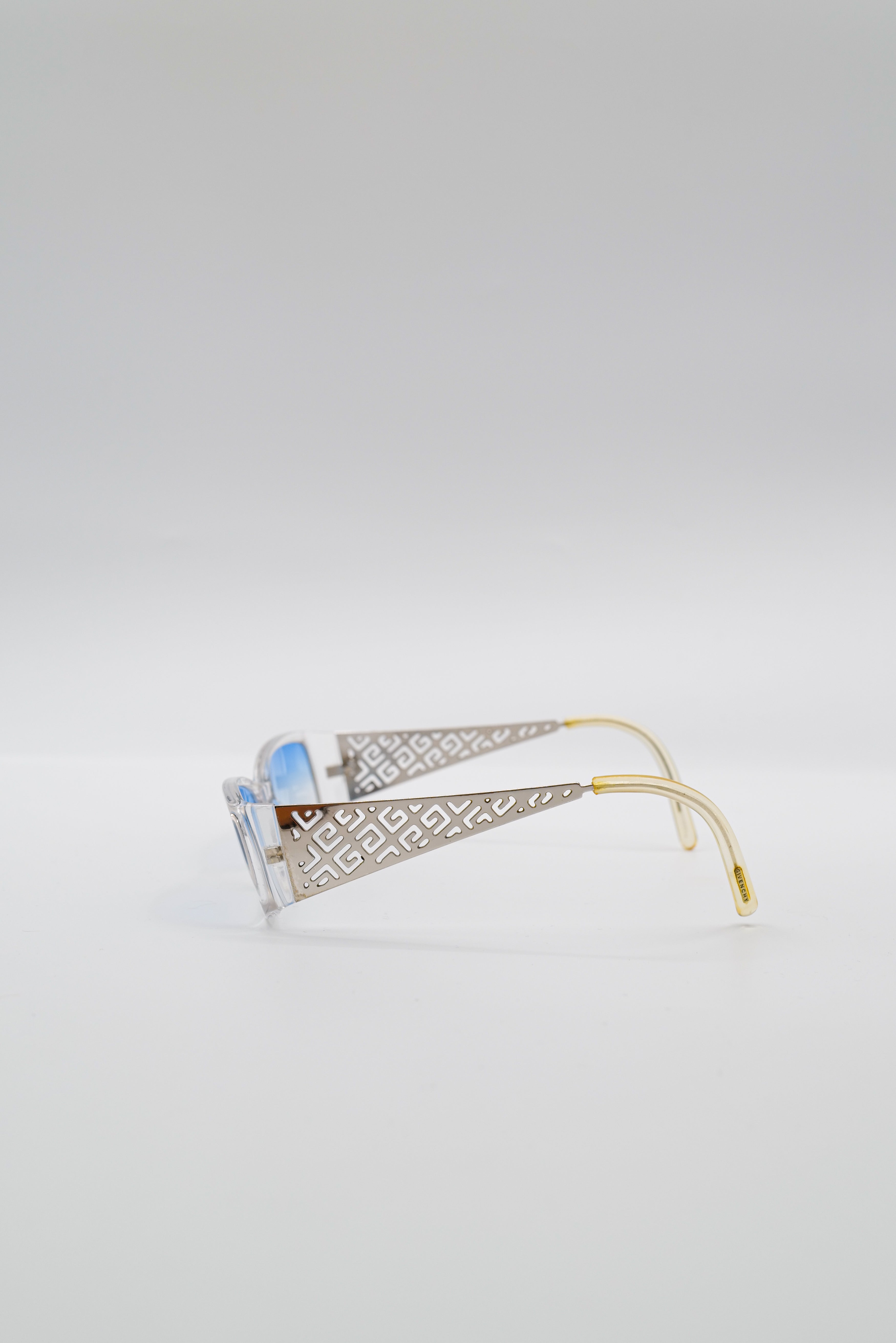 Lunette_Givenchy_cadretransparent_argente_verredegradebleuciel_reworked-002