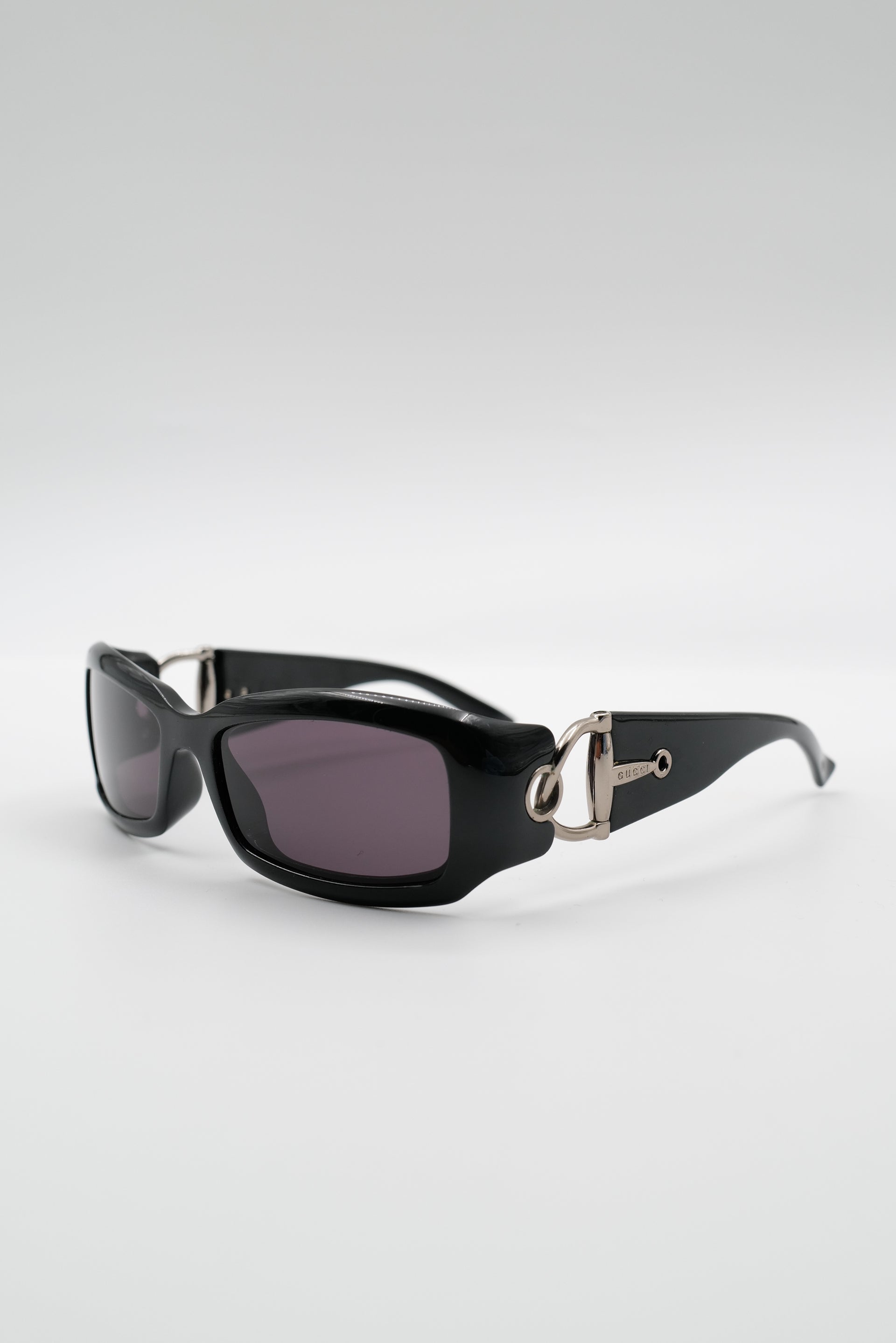 Lunette_Gucci_Cadrenoiretargente_noir_reworked-001