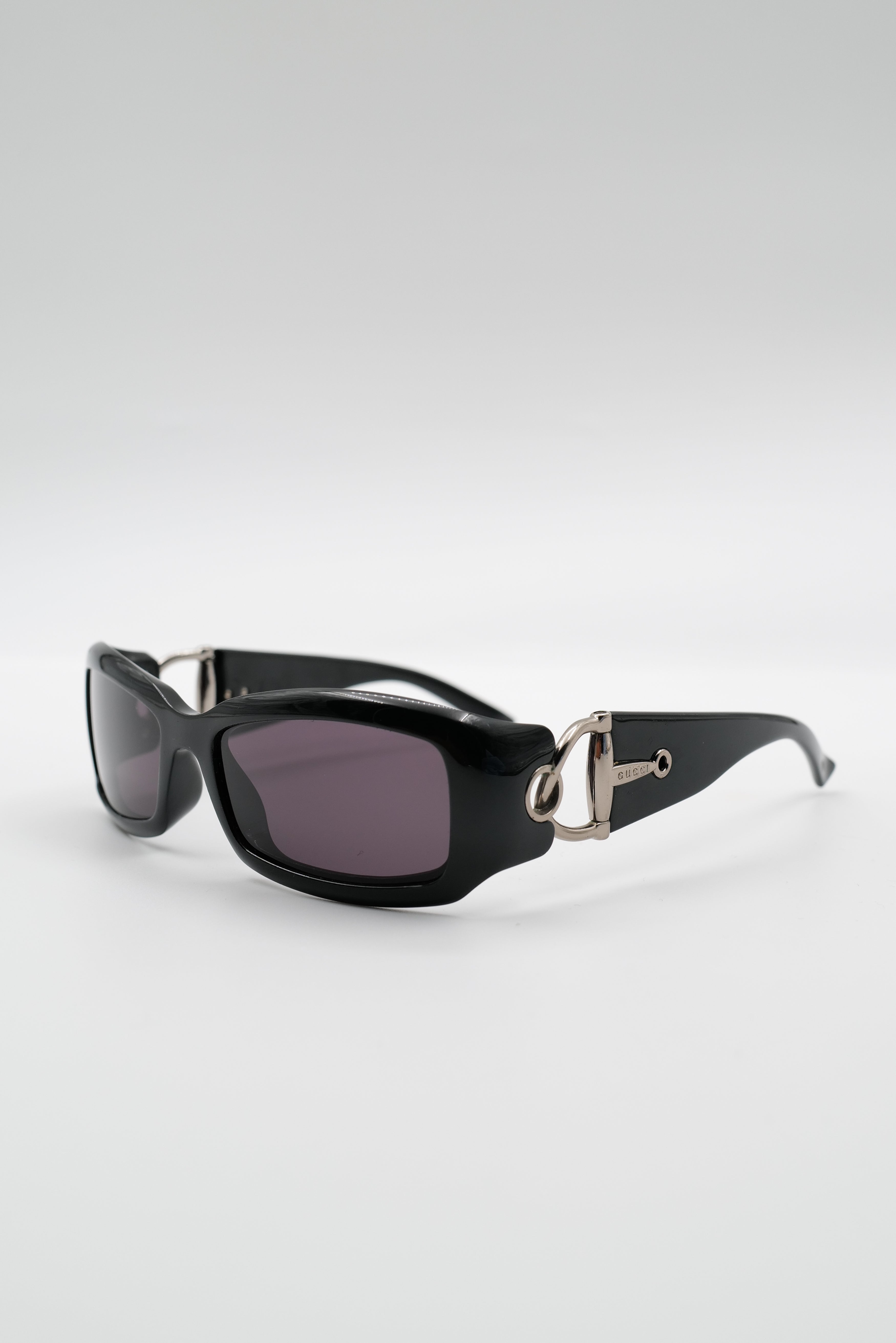 Lunette_Gucci_Cadrenoiretargente_noir_reworked-001