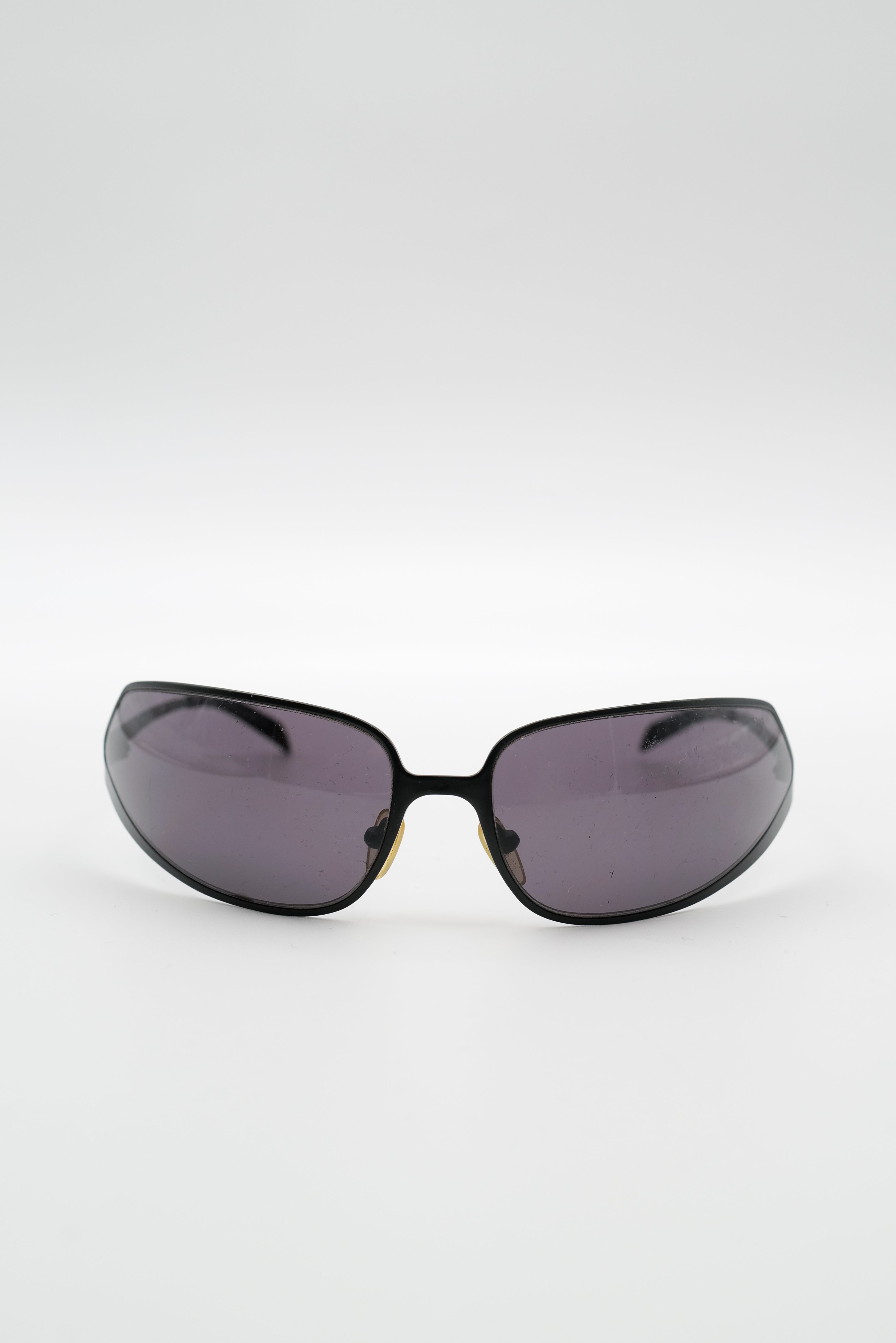 Lunette_Sting_cadrerebondit_noircote-002