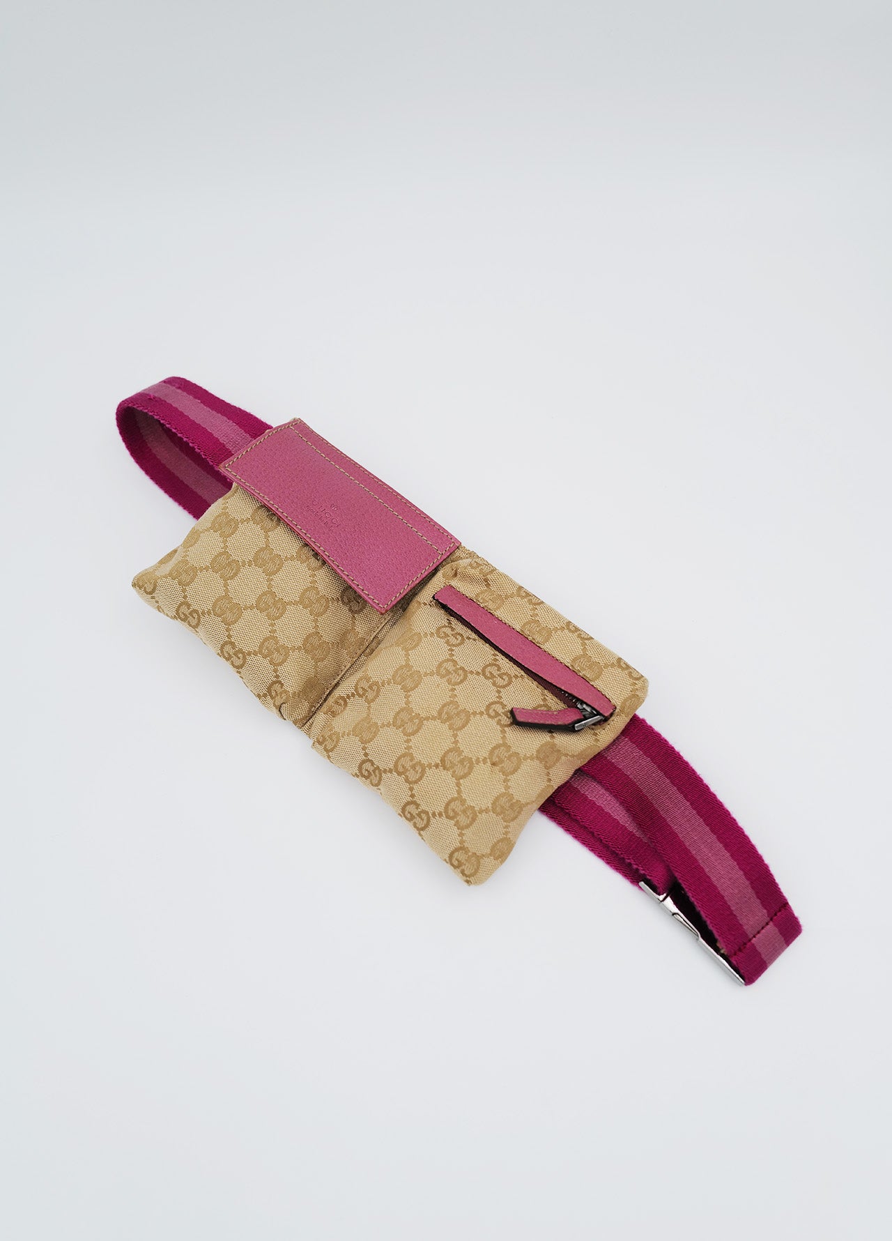 Sac-Gucci-Sac-Ceinture-Rose-Beige-Monogramme-Guccisima-Vintage-02
