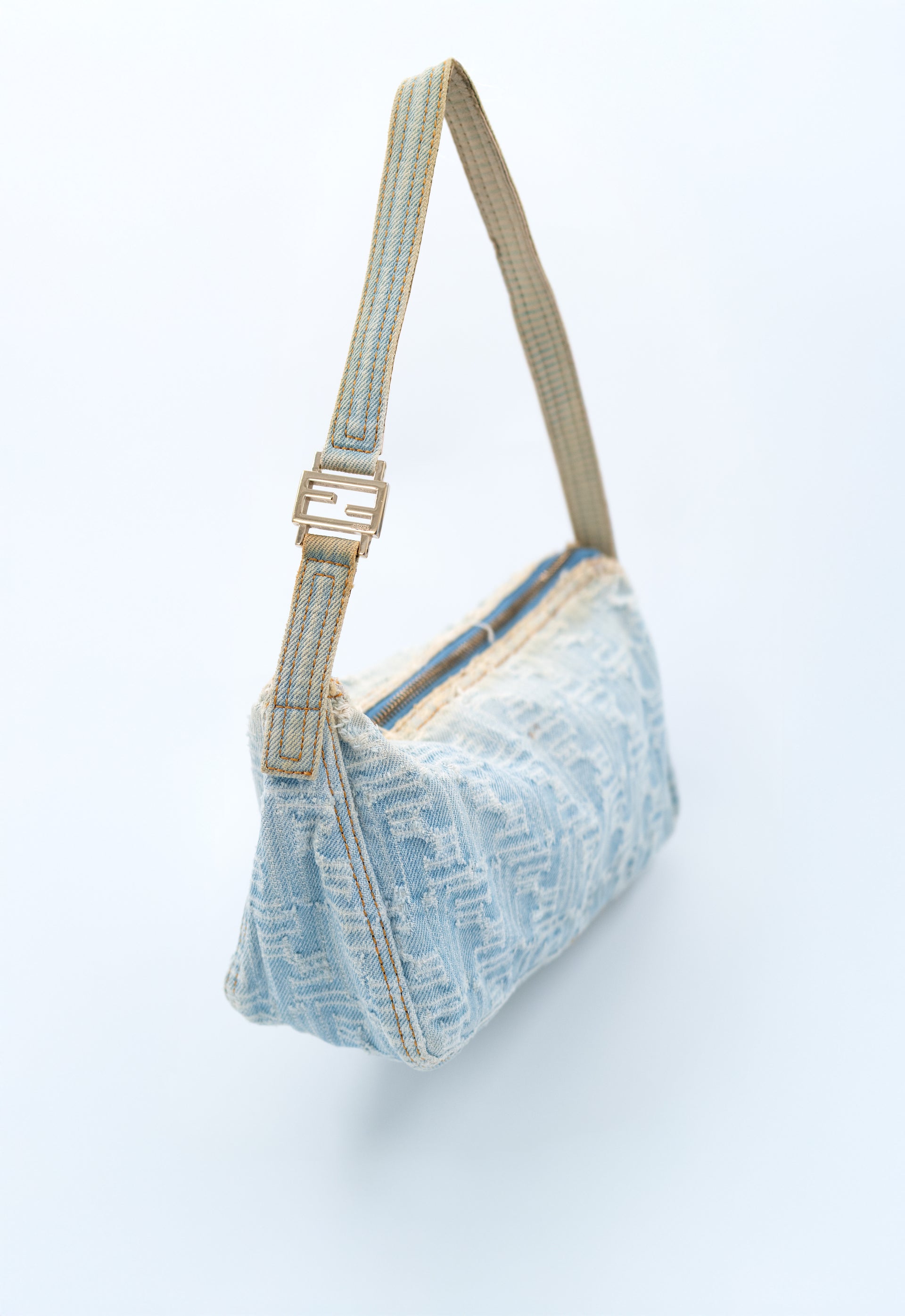 Sac_Fendi_ZuccaLightBlue_toile_denim_lightblue_vintage-02