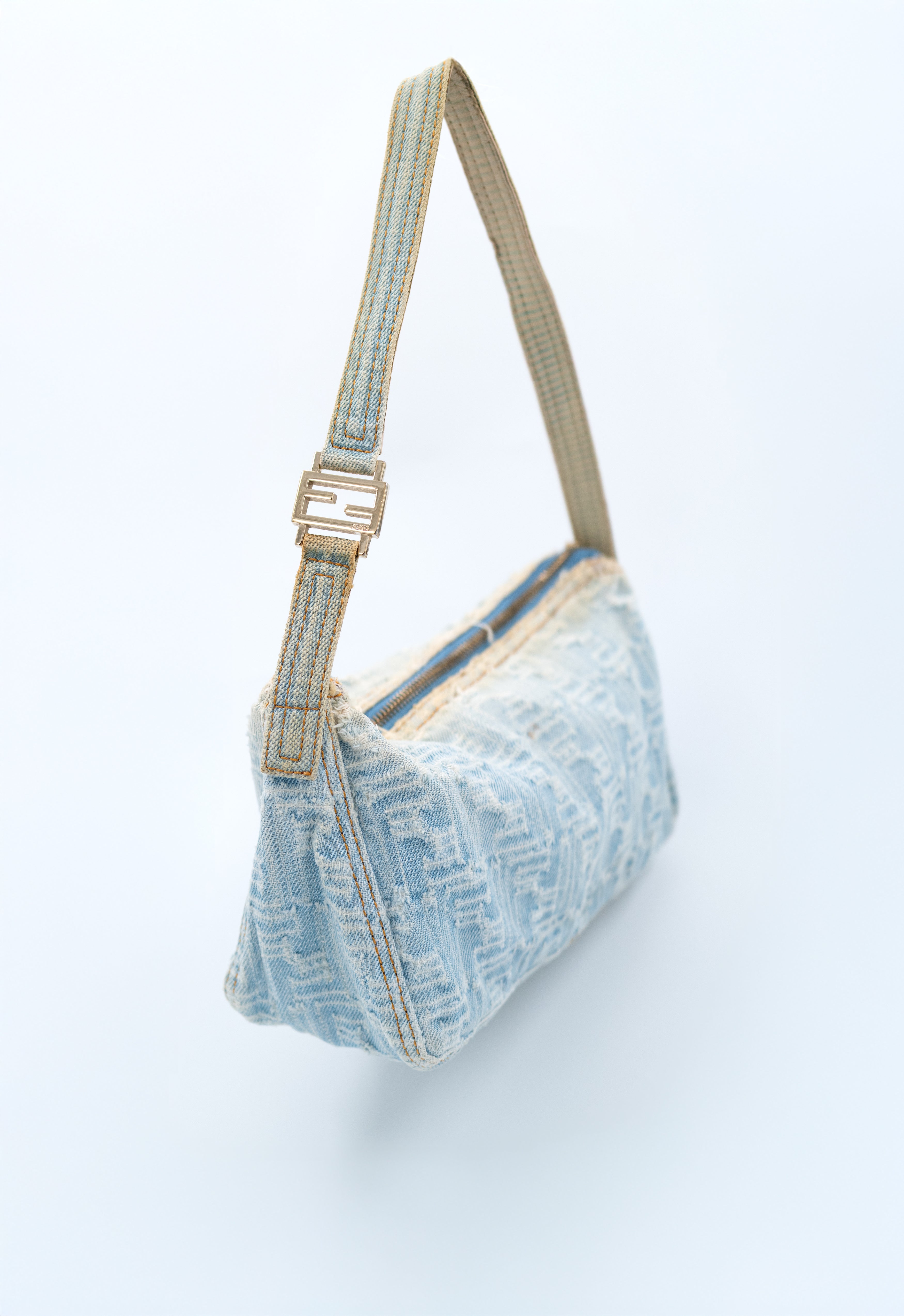 Sac_Fendi_ZuccaLightBlue_toile_denim_lightblue_vintage-02