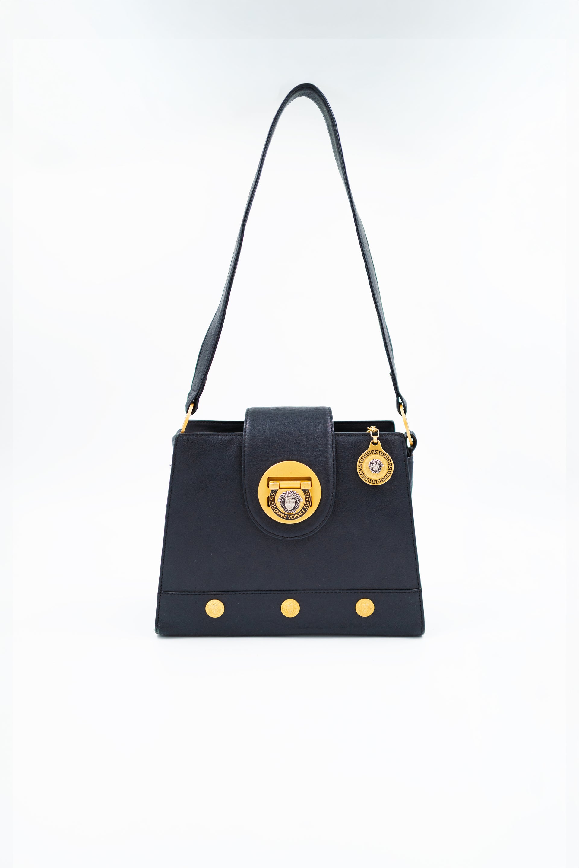 Sac_GianniVersaceShoulderBagMedusa_cuir_noir_vintage-001