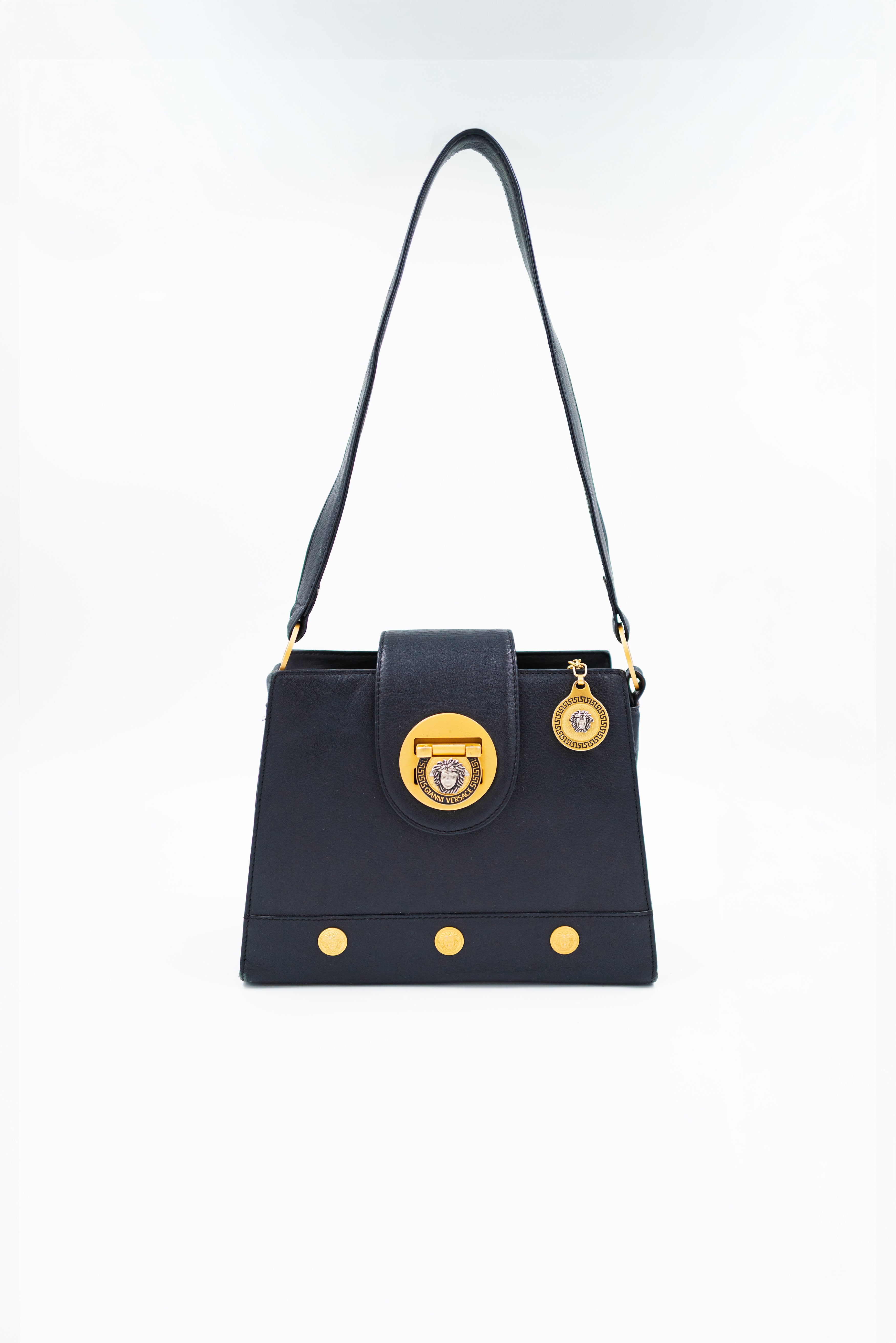 Sac_GianniVersaceShoulderBagMedusa_cuir_noir_vintage-001