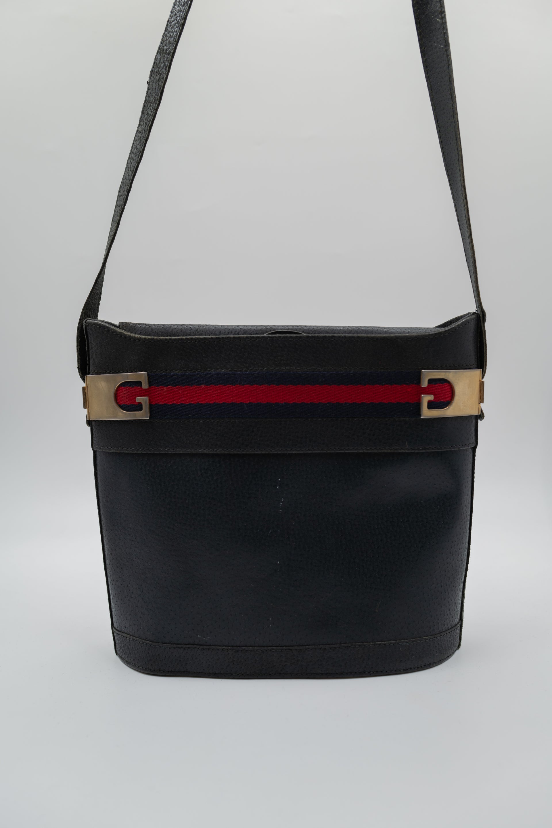 sac_gucci_seau_cuir_bleu_fonce_vintage_01