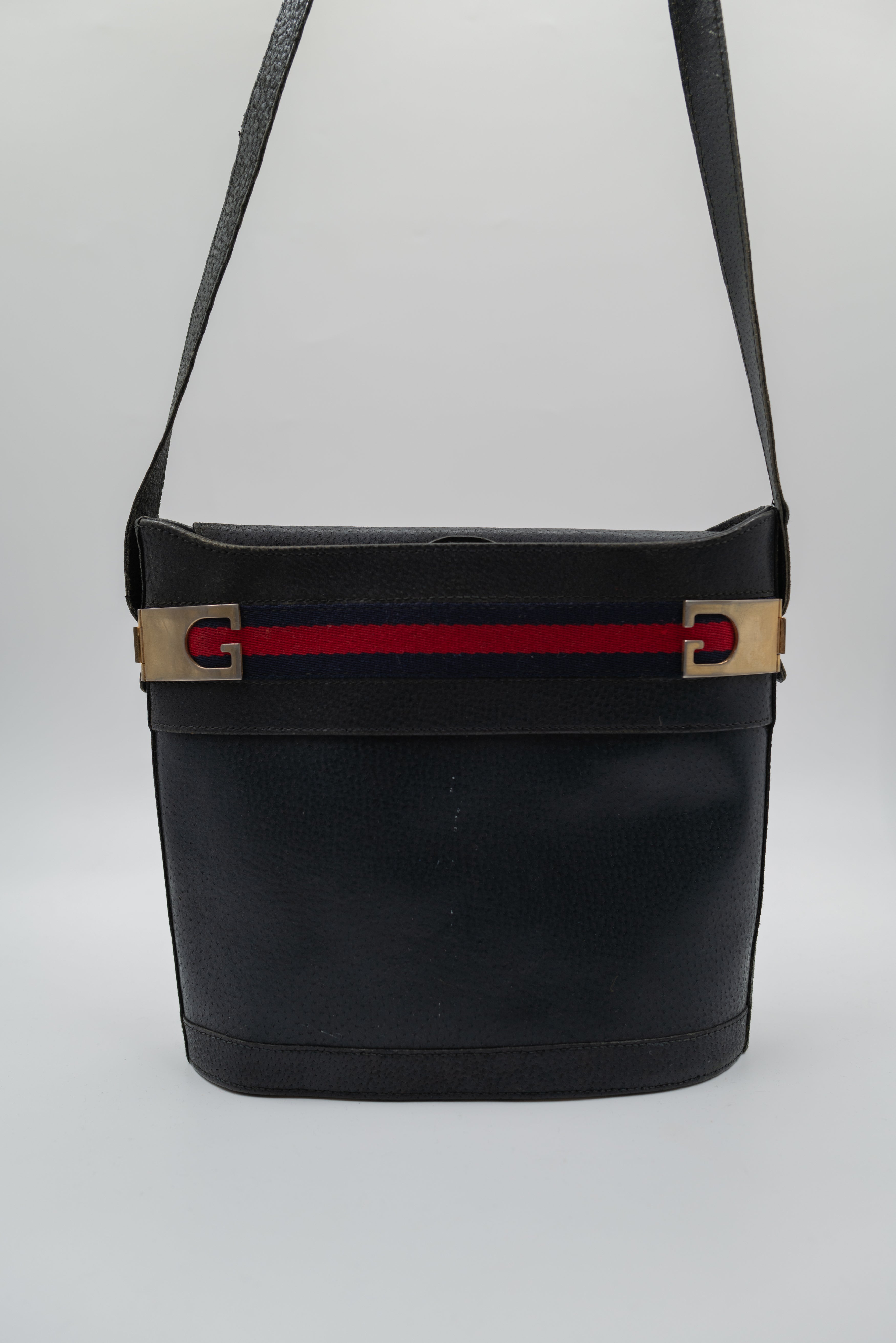 sac_gucci_seau_cuir_bleu_fonce_vintage_01