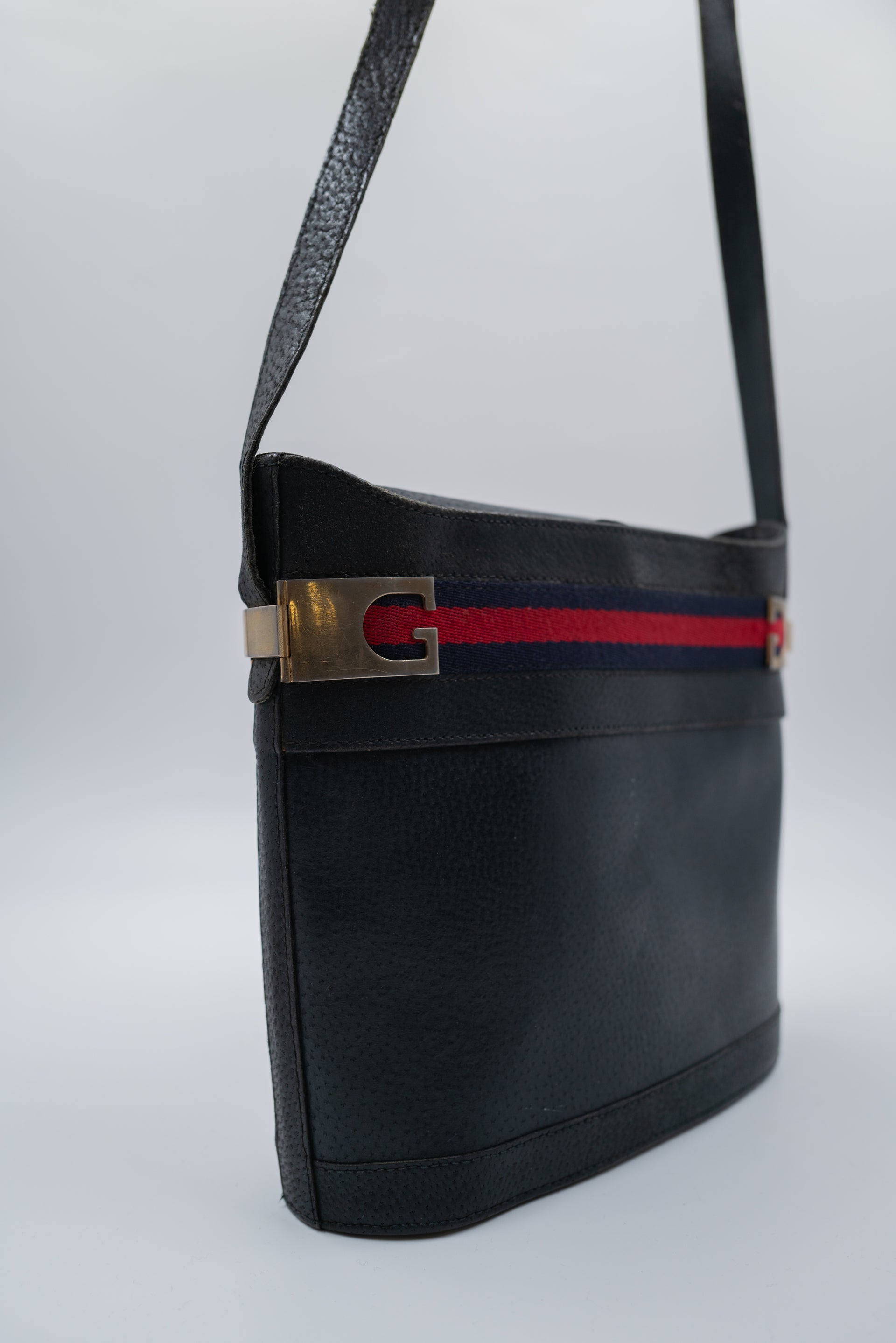 sac_gucci_seau_cuir_bleu_fonce_vintage_02