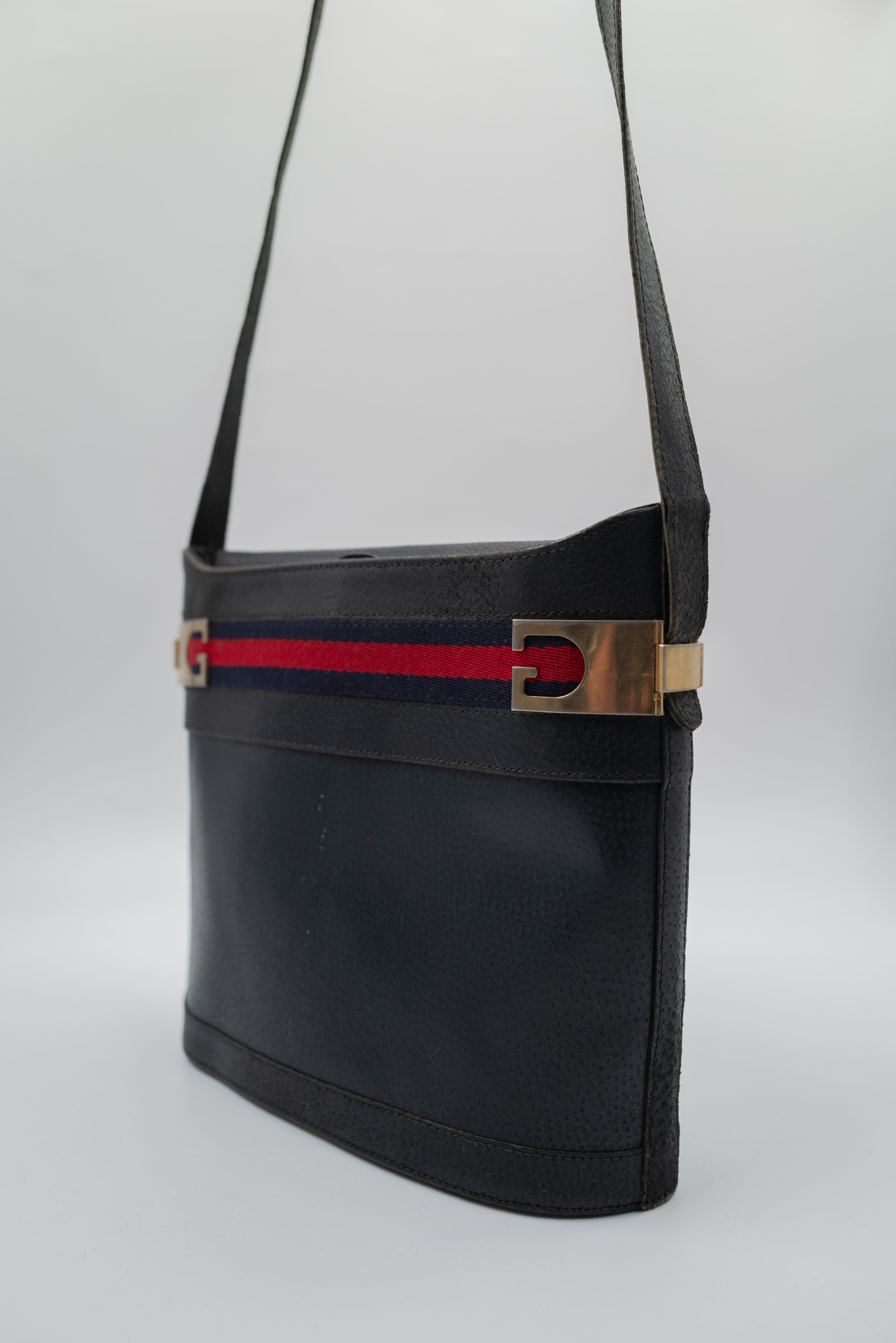 sac_gucci_seau_cuir_bleu_fonce_vintage_03