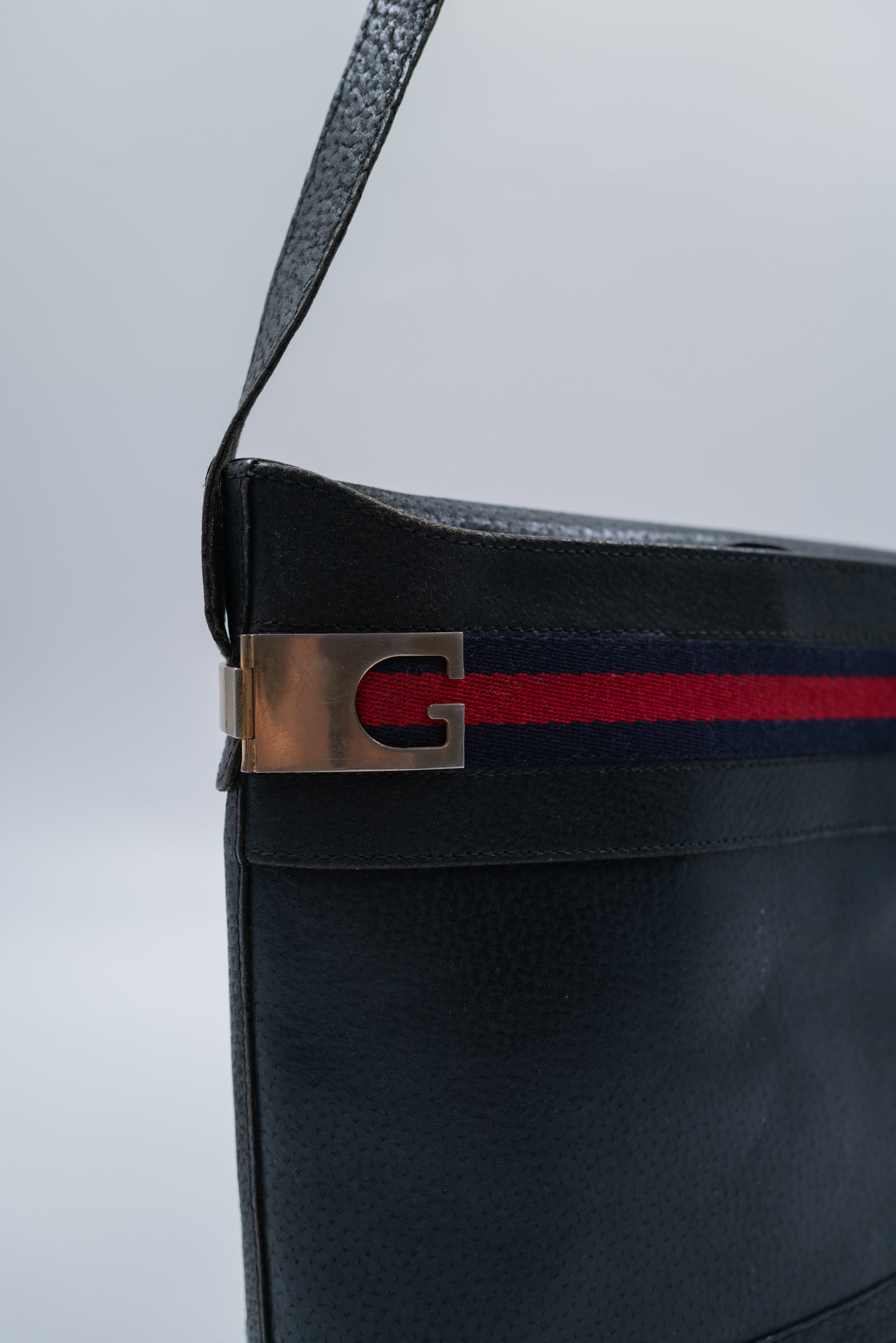 sac_gucci_seau_cuir_bleu_fonce_vintage_04