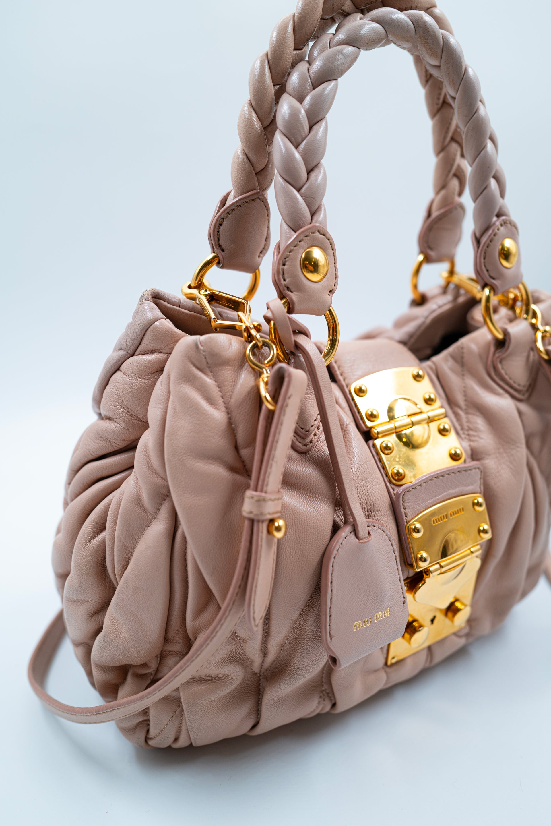 sac_miumiu_matelasse_cuir_rose_dore_vintage_02